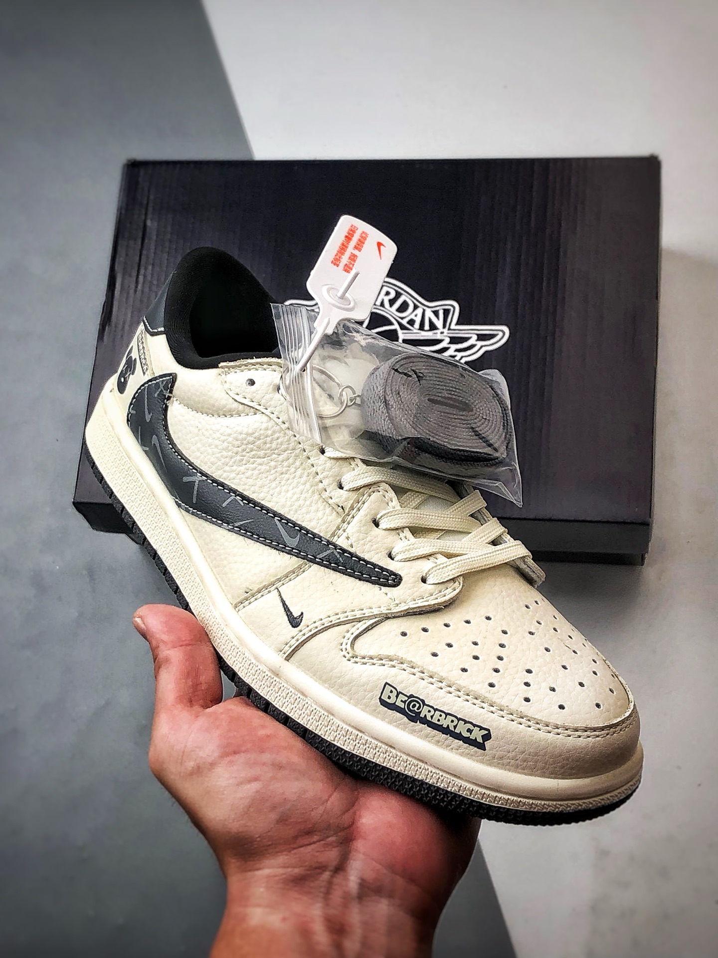 Air Jordan 1 Low OG ”高端定制” 暴力熊米白灰倒钩 LD2025-011