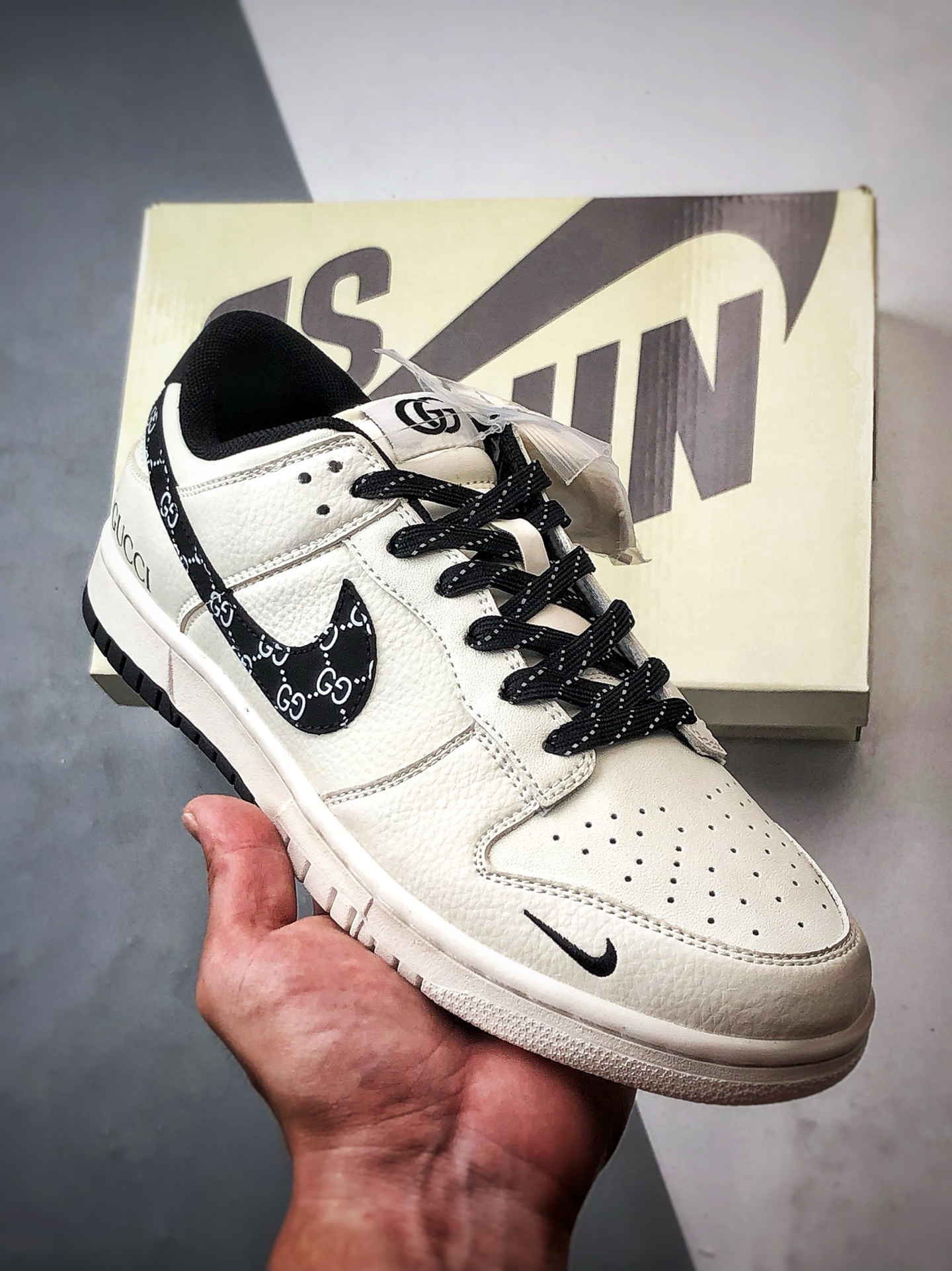 NK Dunk Low Retro ”DIY高端定制” 古驰白色印花黑钩 低帮休闲运动板鞋 XD6188-048