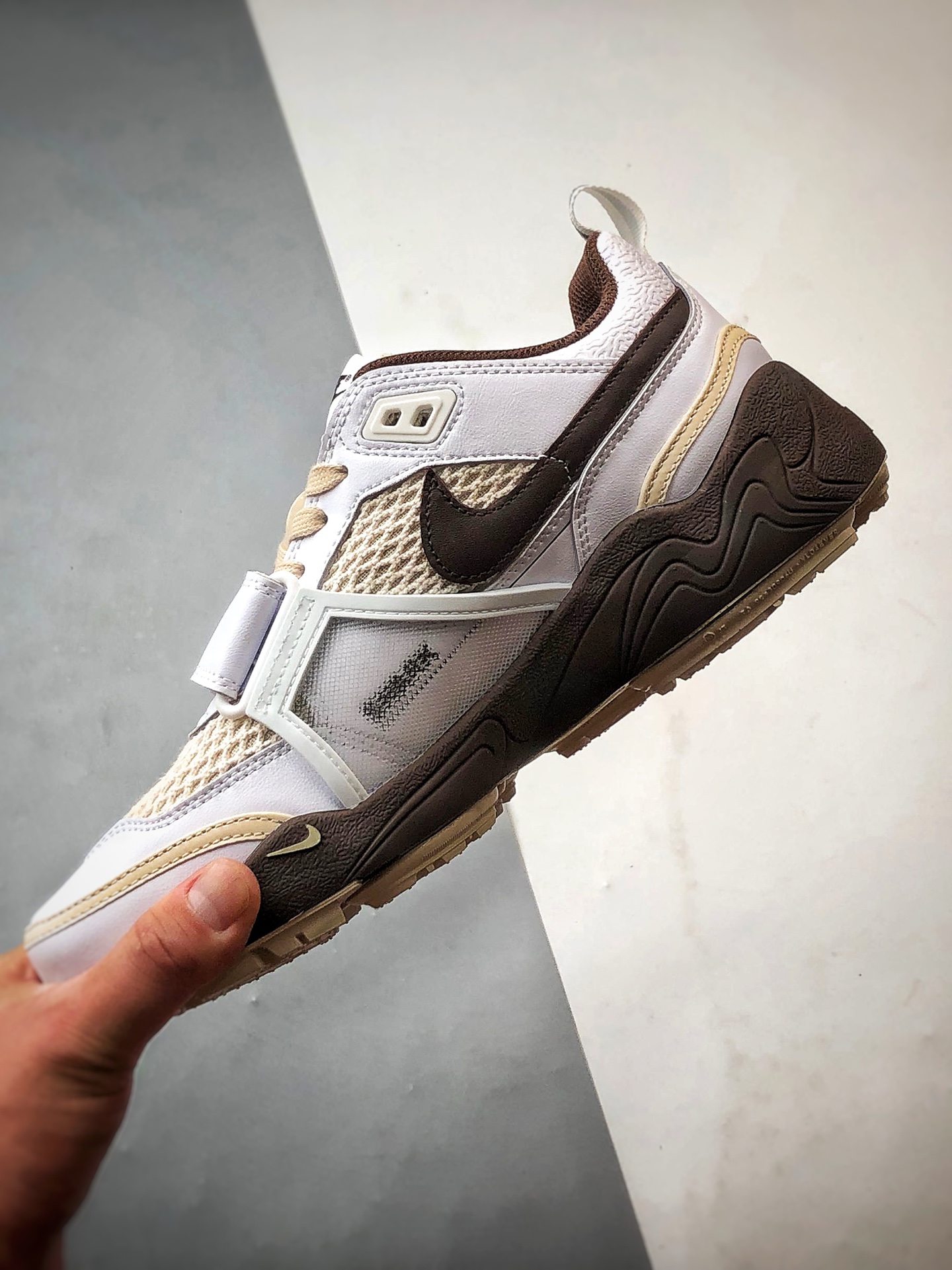 Travis Scott x NK Zoom Field Jaxx ”White/Light Chocolate” 联名款米白摩卡棕 HQ3073-100