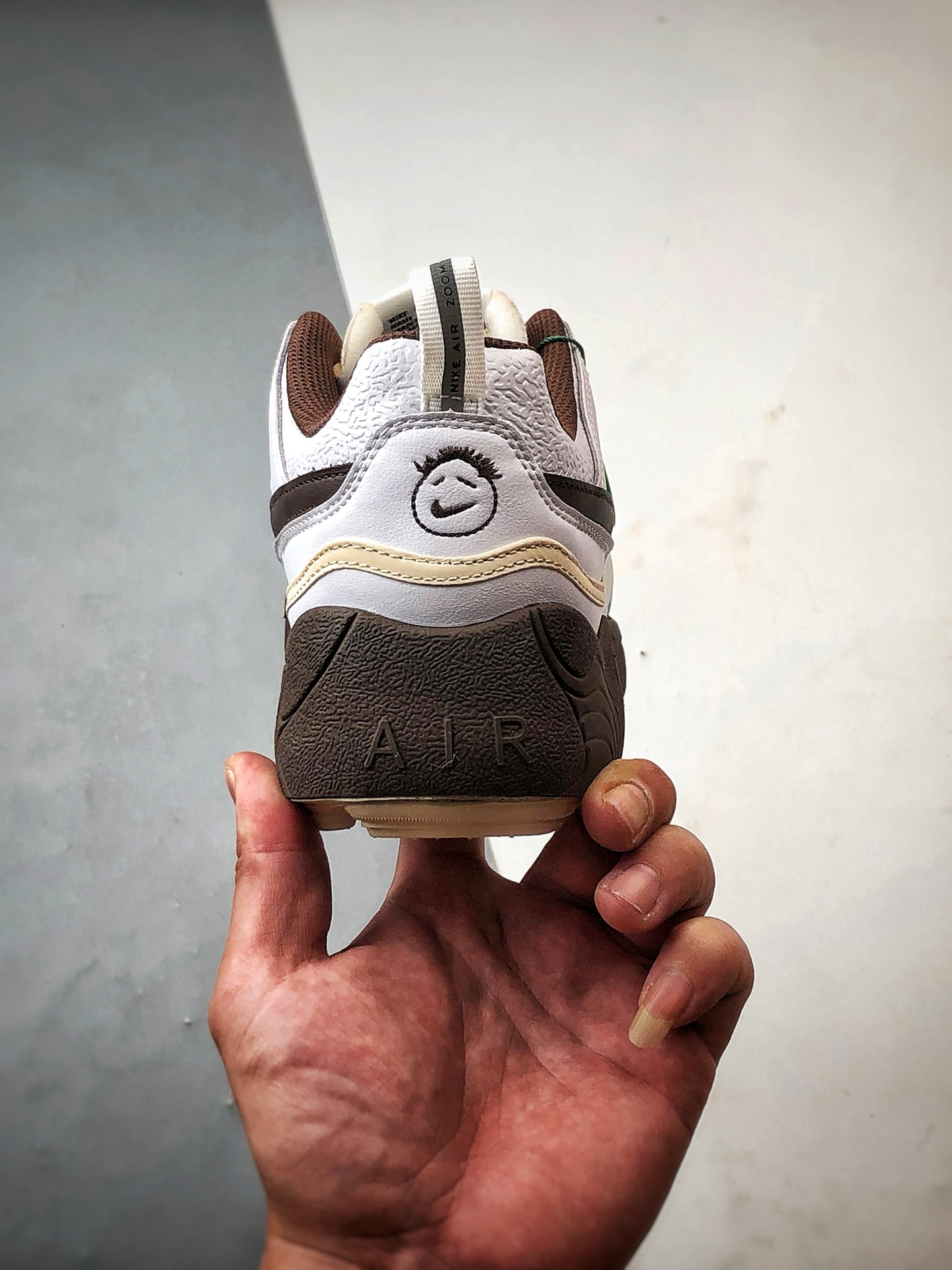 Travis Scott x NK Zoom Field Jaxx ”White/Light Chocolate” 联名款米白摩卡棕 HQ3073-100