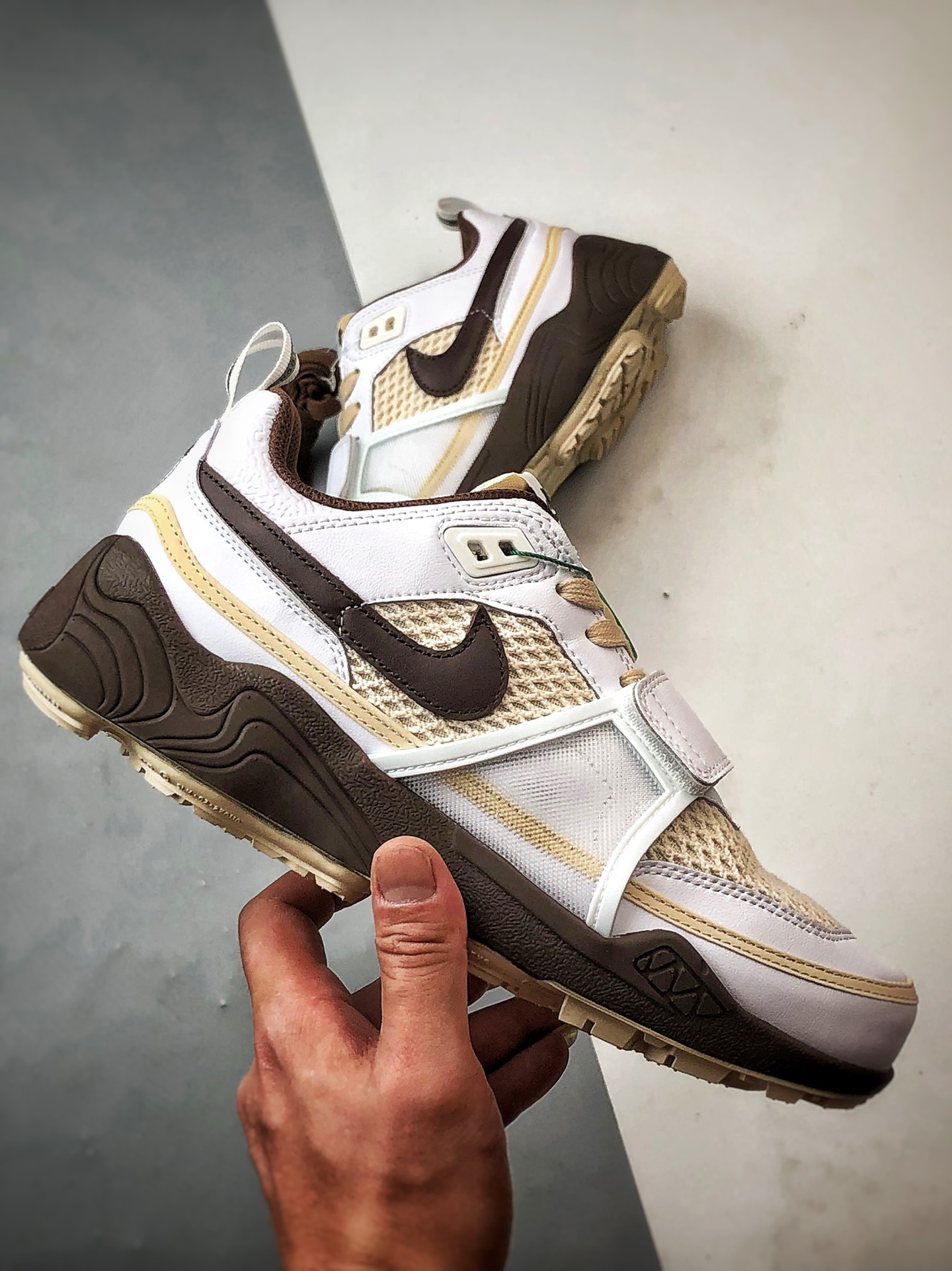 Travis Scott x NK Zoom Field Jaxx ”White/Light Chocolate” 联名款米白摩卡棕 HQ3073-100