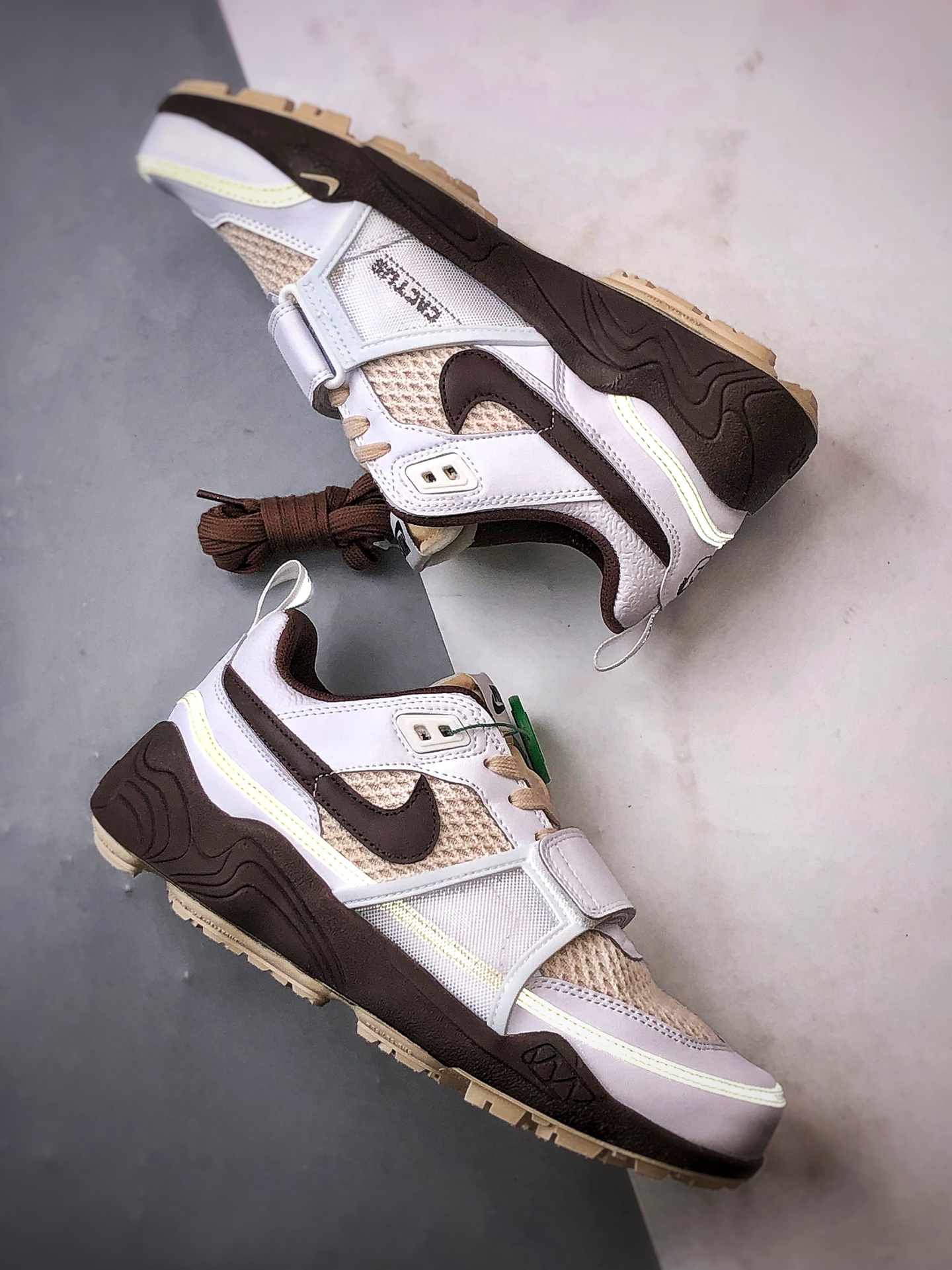 Travis Scott x NK Zoom Field Jaxx ”White/Light Chocolate” 联名款米白摩卡棕 HQ3073-100