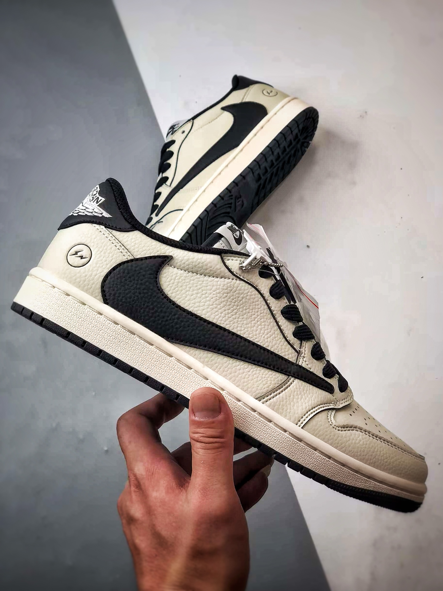 Air Jordan 1 Low OG ”高端定制” 闪电米白黑倒钩 LK1099-061