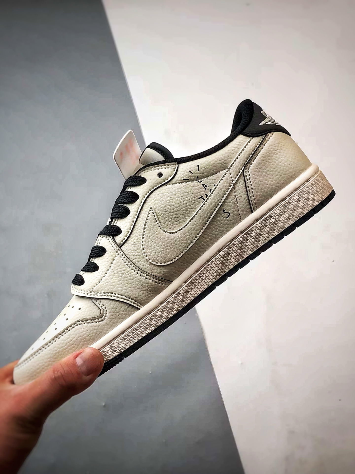 Air Jordan 1 Low OG ”高端定制” 闪电米白黑倒钩 LK1099-061