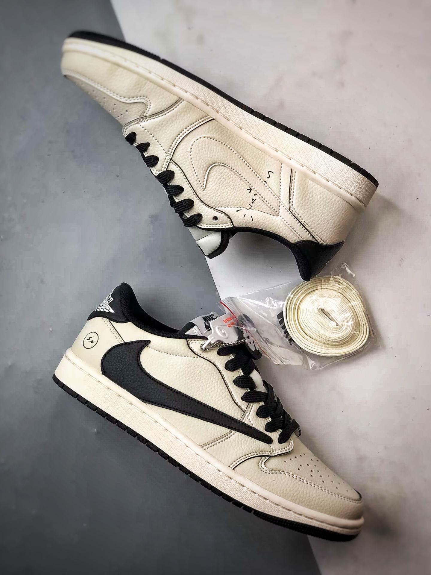 Air Jordan 1 Low OG ”高端定制” 闪电米白黑倒钩 LK1099-061