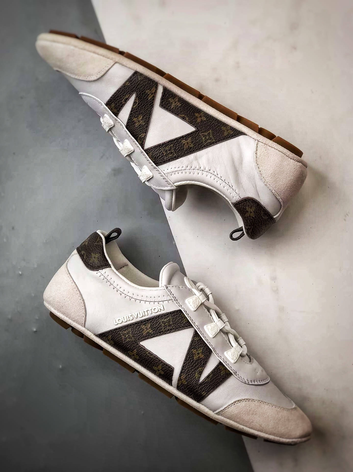 驴牌 Sneakerina 德训鞋系列 白灰棕 圆头系带芭蕾风平底运动休闲鞋