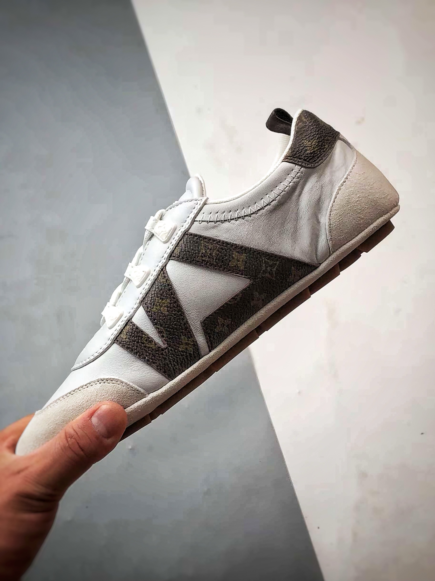 驴牌 Sneakerina 德训鞋系列 白灰棕 圆头系带芭蕾风平底运动休闲鞋