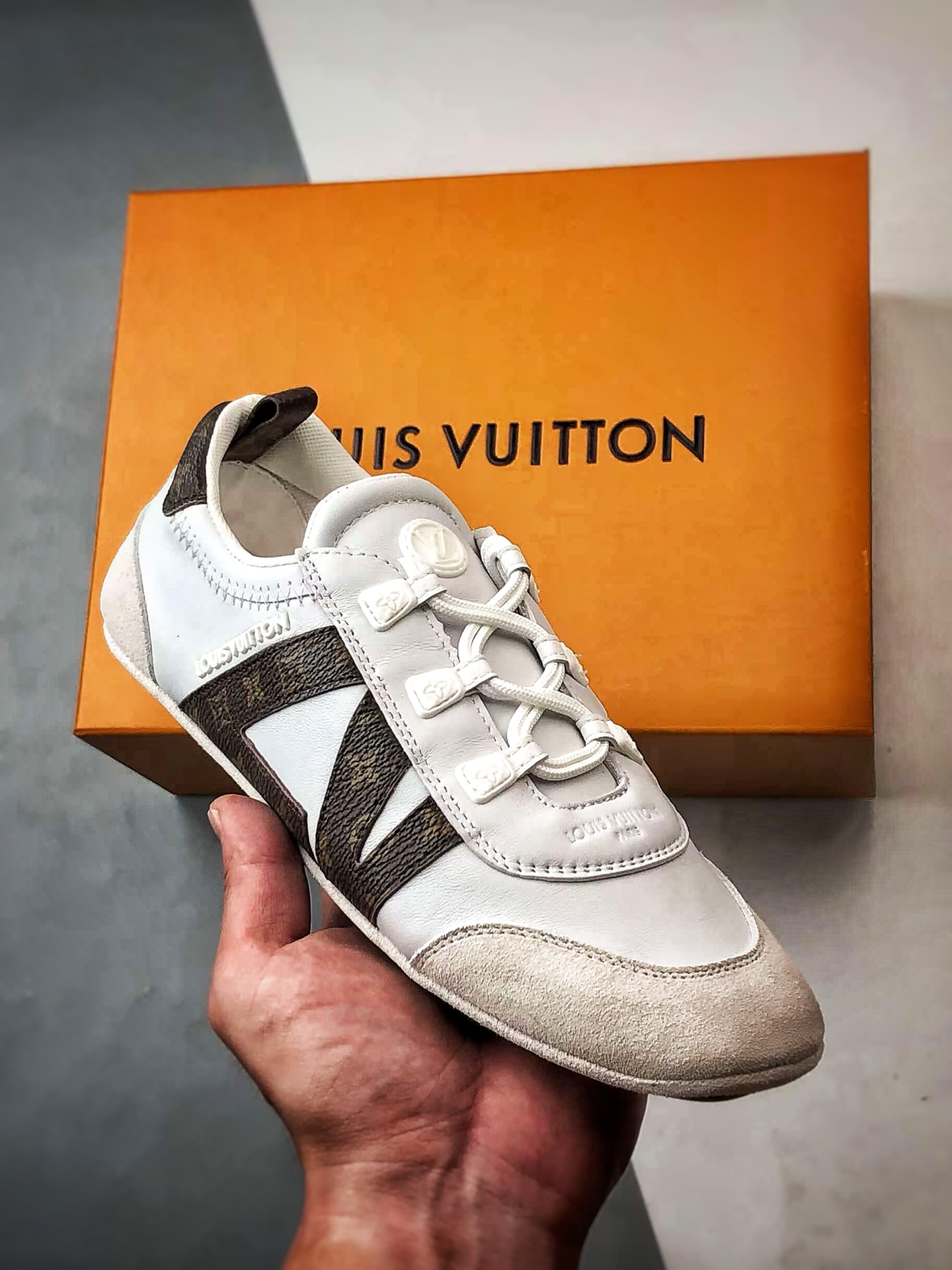 驴牌 Sneakerina 德训鞋系列 白灰棕 圆头系带芭蕾风平底运动休闲鞋