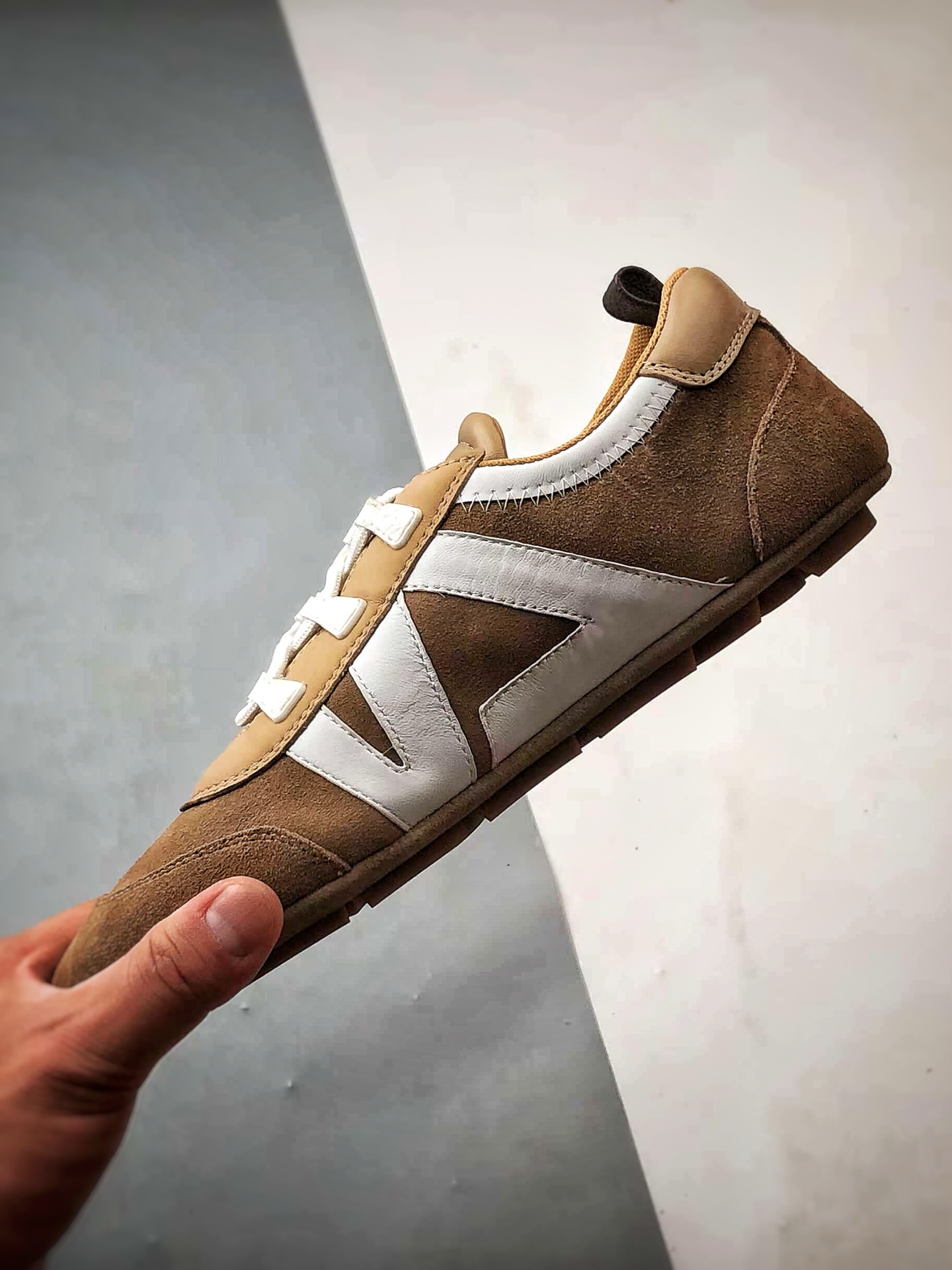 驴牌 Sneakerina 德训鞋系列 棕白 圆头系带芭蕾风平底运动休闲鞋