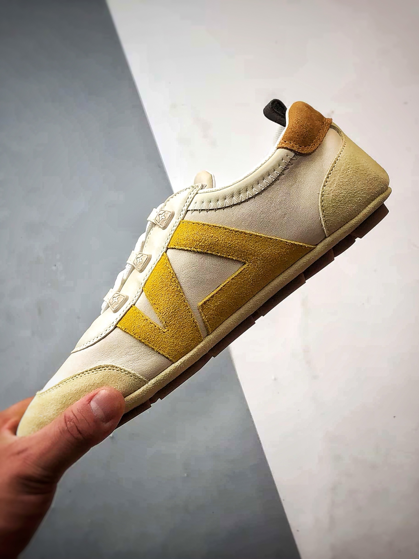 驴牌 Sneakerina 德训鞋系列 米黄色 圆头系带芭蕾风平底运动休闲鞋