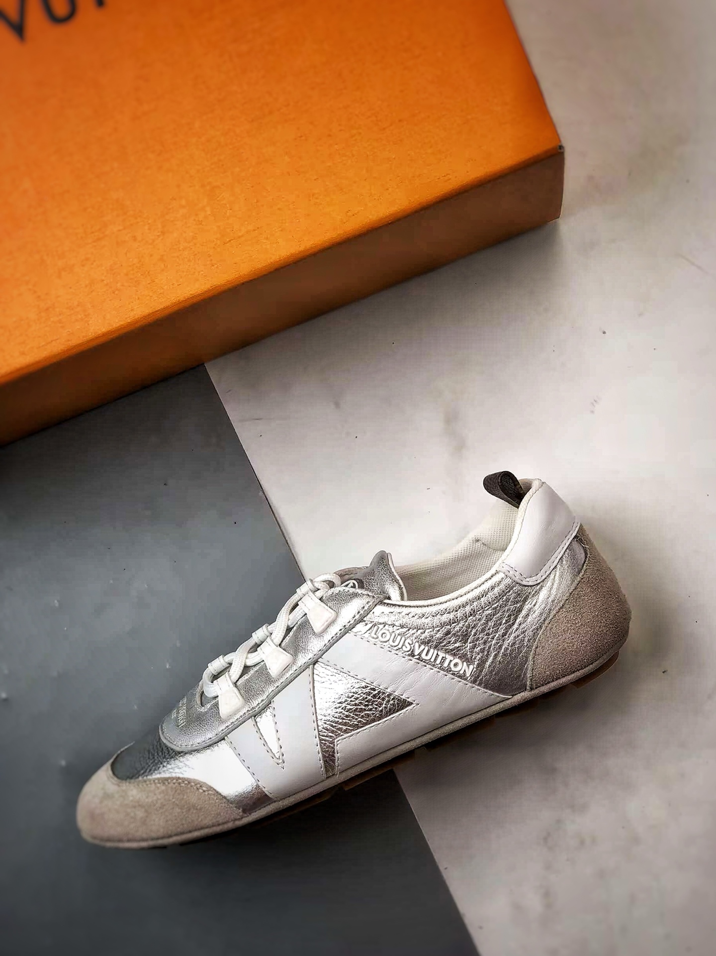 驴牌 Sneakerina 德训鞋系列 银色 圆头系带芭蕾风平底运动休闲鞋