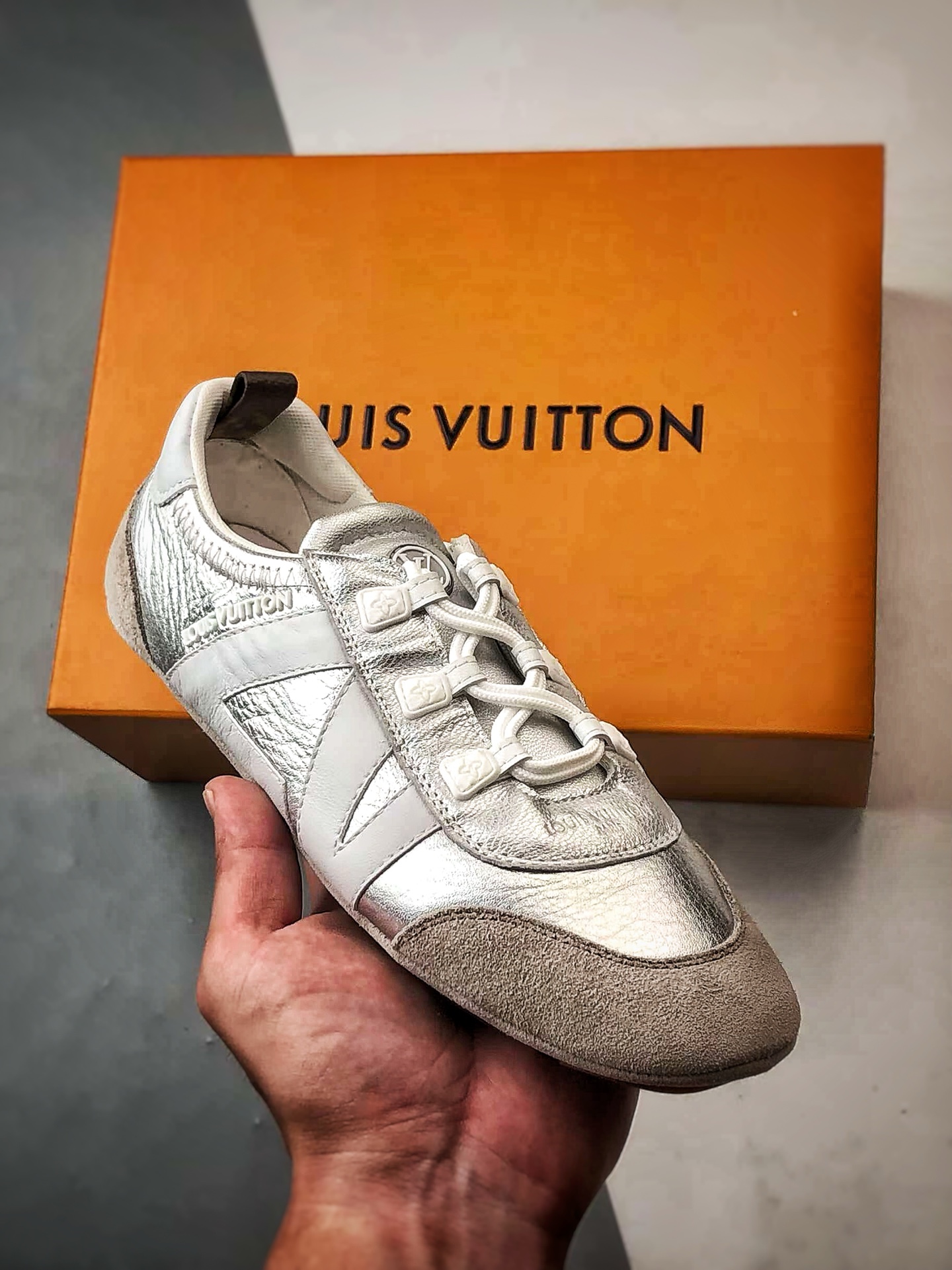 驴牌 Sneakerina 德训鞋系列 银色 圆头系带芭蕾风平底运动休闲鞋