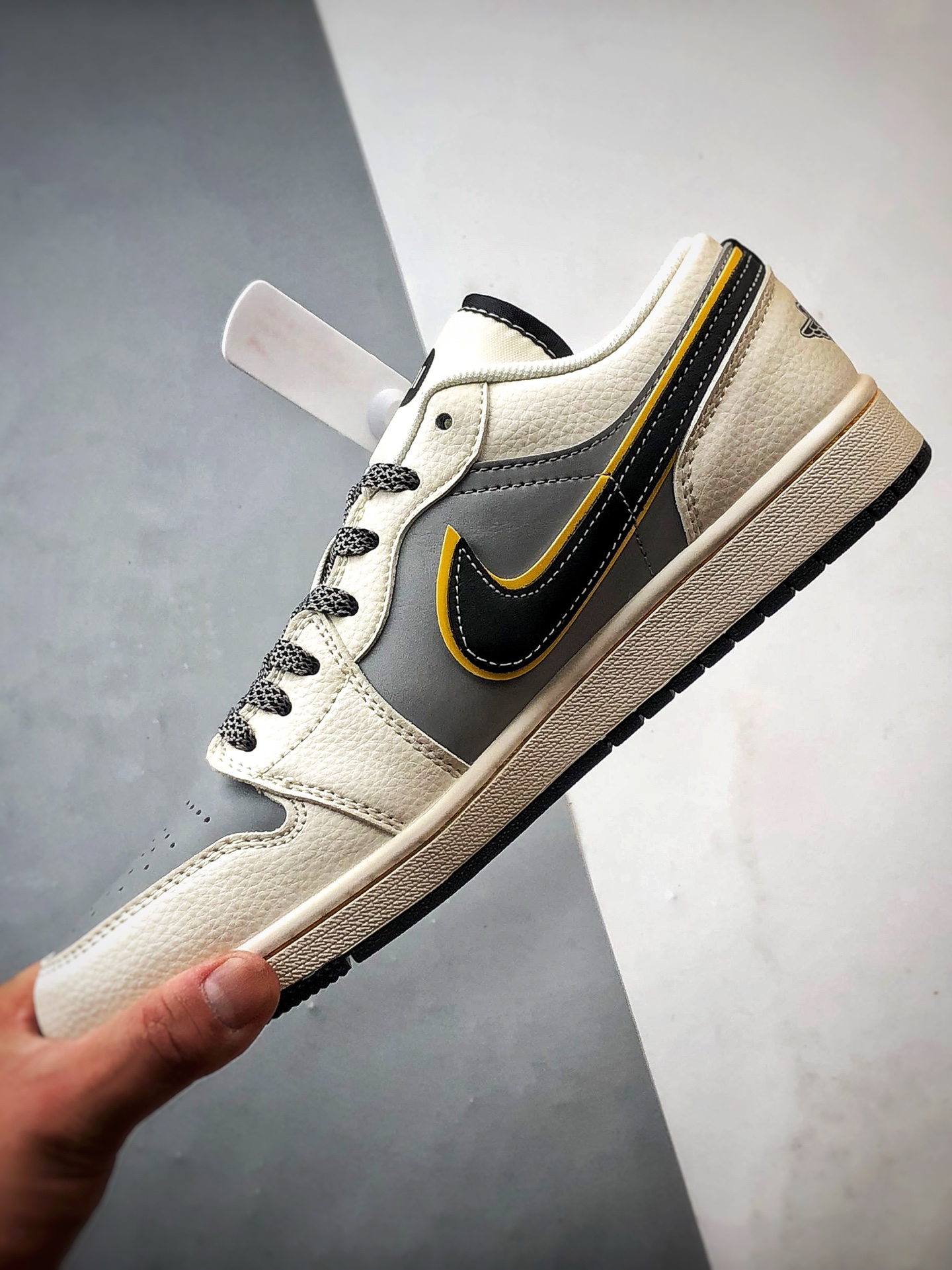 Air Jordan 1 Low OG ”高端定制” 小米su7米灰黑黄 XX3168-198