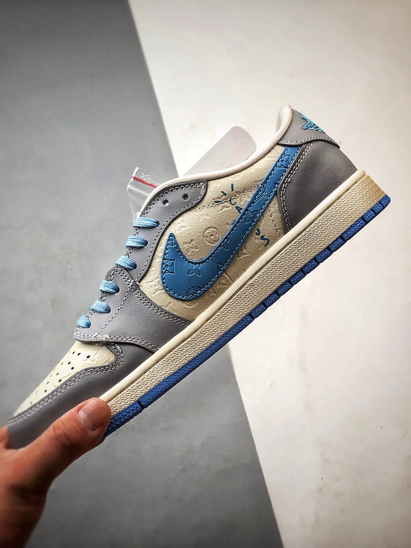 Air Jordan 1 Low OG ”高端定制” LV压花白灰蓝倒钩 XS2024-059