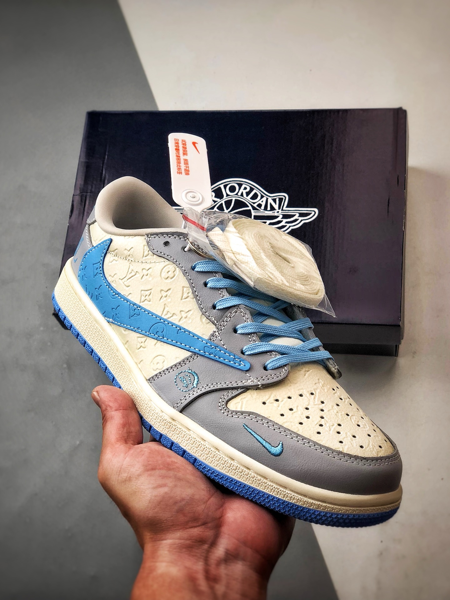 Air Jordan 1 Low OG ”高端定制” LV压花白灰蓝倒钩 XS2024-059