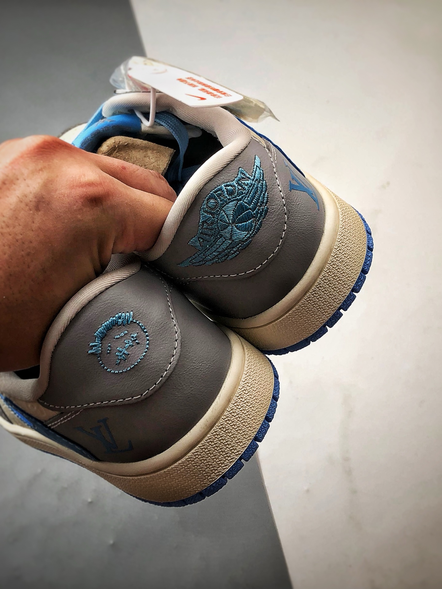 Air Jordan 1 Low OG ”高端定制” LV压花白灰蓝倒钩 XS2024-059