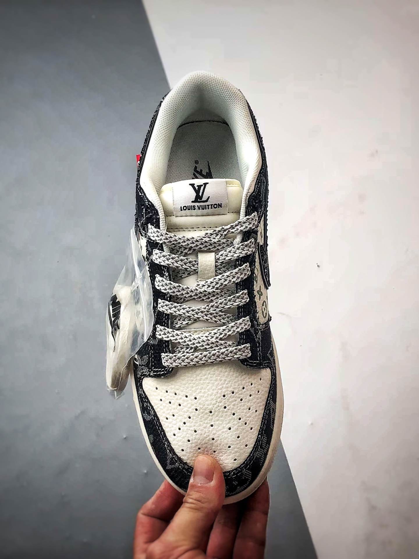 NK Dunk Low Retro ”DIY高端定制” LV印花白黑牛仔布 低帮休闲运动板鞋 YX5066-351-莆田鞋,莆田鞋货源,高仿鞋,高仿鞋货源,安福档口,莆田高仿鞋,莆田鞋批发,高仿鞋批发,莆田高仿运动鞋,高仿运动鞋,莆田运动鞋 NK Dunk Low Retro ”DIY高端定制” LV印花白黑牛仔布 低帮休闲运动板鞋 YX5066-351