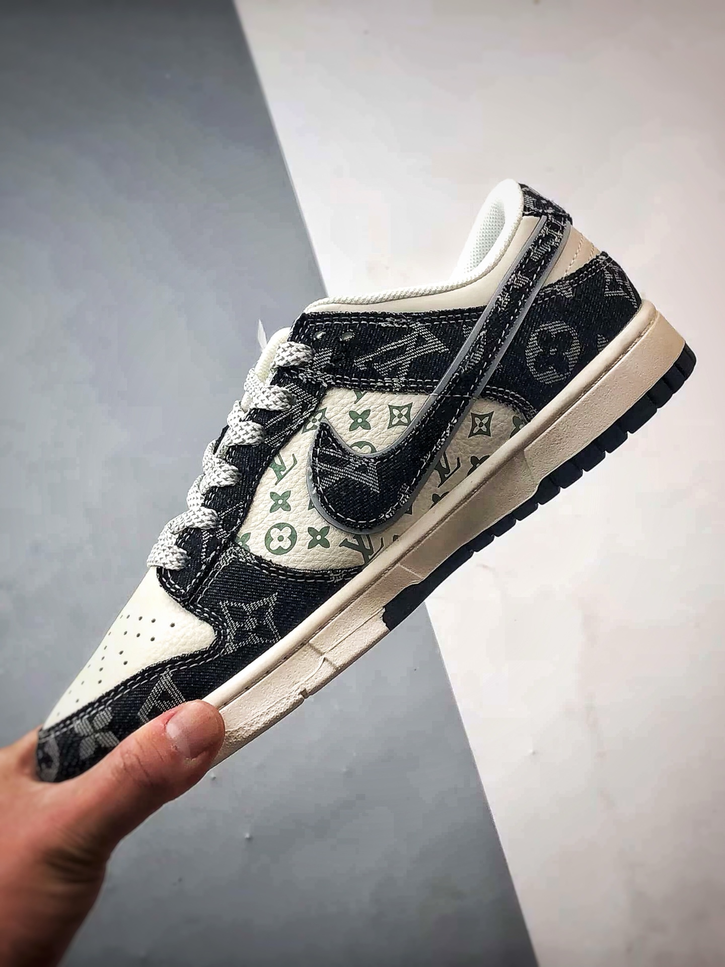 NK Dunk Low Retro ”DIY高端定制” LV印花白黑牛仔布 低帮休闲运动板鞋 YX5066-351-莆田鞋,莆田鞋货源,高仿鞋,高仿鞋货源,安福档口,莆田高仿鞋,莆田鞋批发,高仿鞋批发,莆田高仿运动鞋,高仿运动鞋,莆田运动鞋 NK Dunk Low Retro ”DIY高端定制” LV印花白黑牛仔布 低帮休闲运动板鞋 YX5066-351