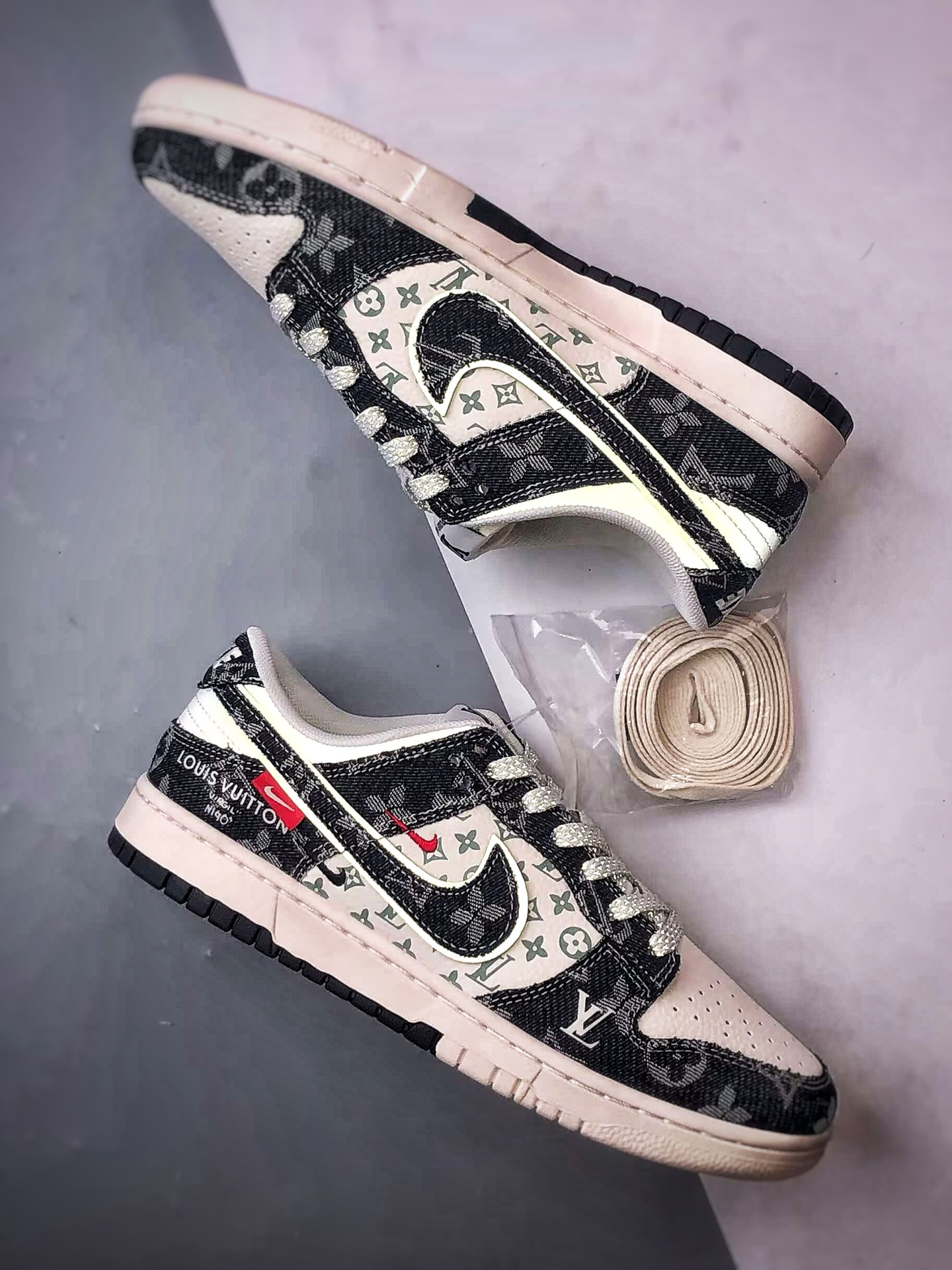 NK Dunk Low Retro ”DIY高端定制” LV印花白黑牛仔布 低帮休闲运动板鞋 YX5066-351-莆田鞋,莆田鞋货源,高仿鞋,高仿鞋货源,安福档口,莆田高仿鞋,莆田鞋批发,高仿鞋批发,莆田高仿运动鞋,高仿运动鞋,莆田运动鞋 NK Dunk Low Retro ”DIY高端定制” LV印花白黑牛仔布 低帮休闲运动板鞋 YX5066-351