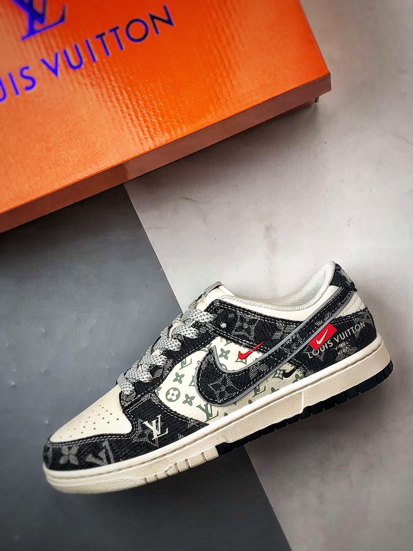 NK Dunk Low Retro ”DIY高端定制” LV印花白黑牛仔布 低帮休闲运动板鞋 YX5066-351-莆田鞋,莆田鞋货源,高仿鞋,高仿鞋货源,安福档口,莆田高仿鞋,莆田鞋批发,高仿鞋批发,莆田高仿运动鞋,高仿运动鞋,莆田运动鞋 NK Dunk Low Retro ”DIY高端定制” LV印花白黑牛仔布 低帮休闲运动板鞋 YX5066-351