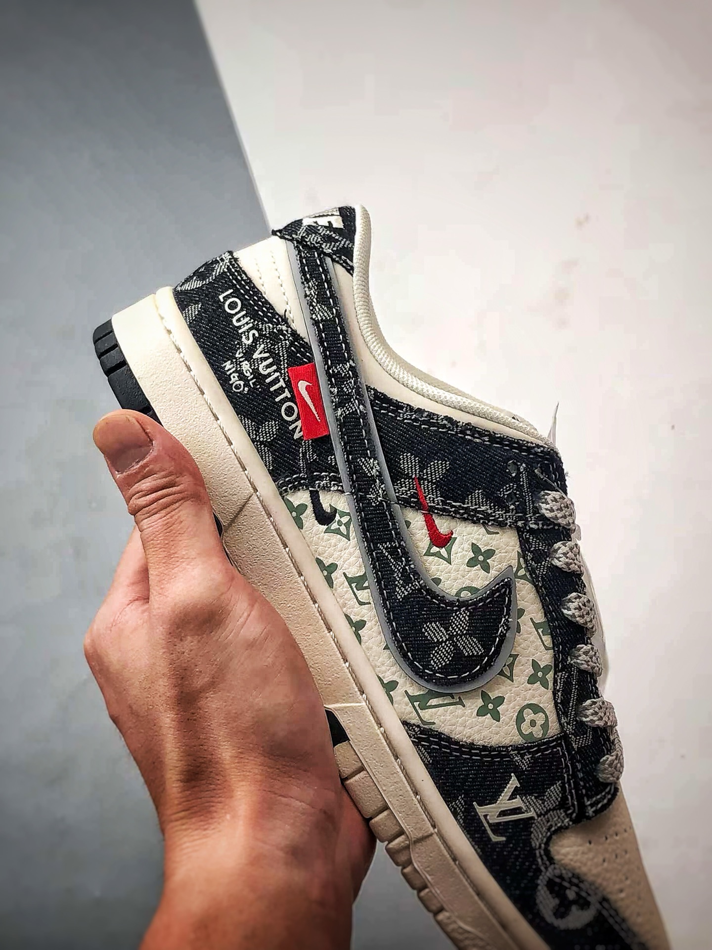 NK Dunk Low Retro ”DIY高端定制” LV印花白黑牛仔布 低帮休闲运动板鞋 YX5066-351-莆田鞋,莆田鞋货源,高仿鞋,高仿鞋货源,安福档口,莆田高仿鞋,莆田鞋批发,高仿鞋批发,莆田高仿运动鞋,高仿运动鞋,莆田运动鞋 NK Dunk Low Retro ”DIY高端定制” LV印花白黑牛仔布 低帮休闲运动板鞋 YX5066-351