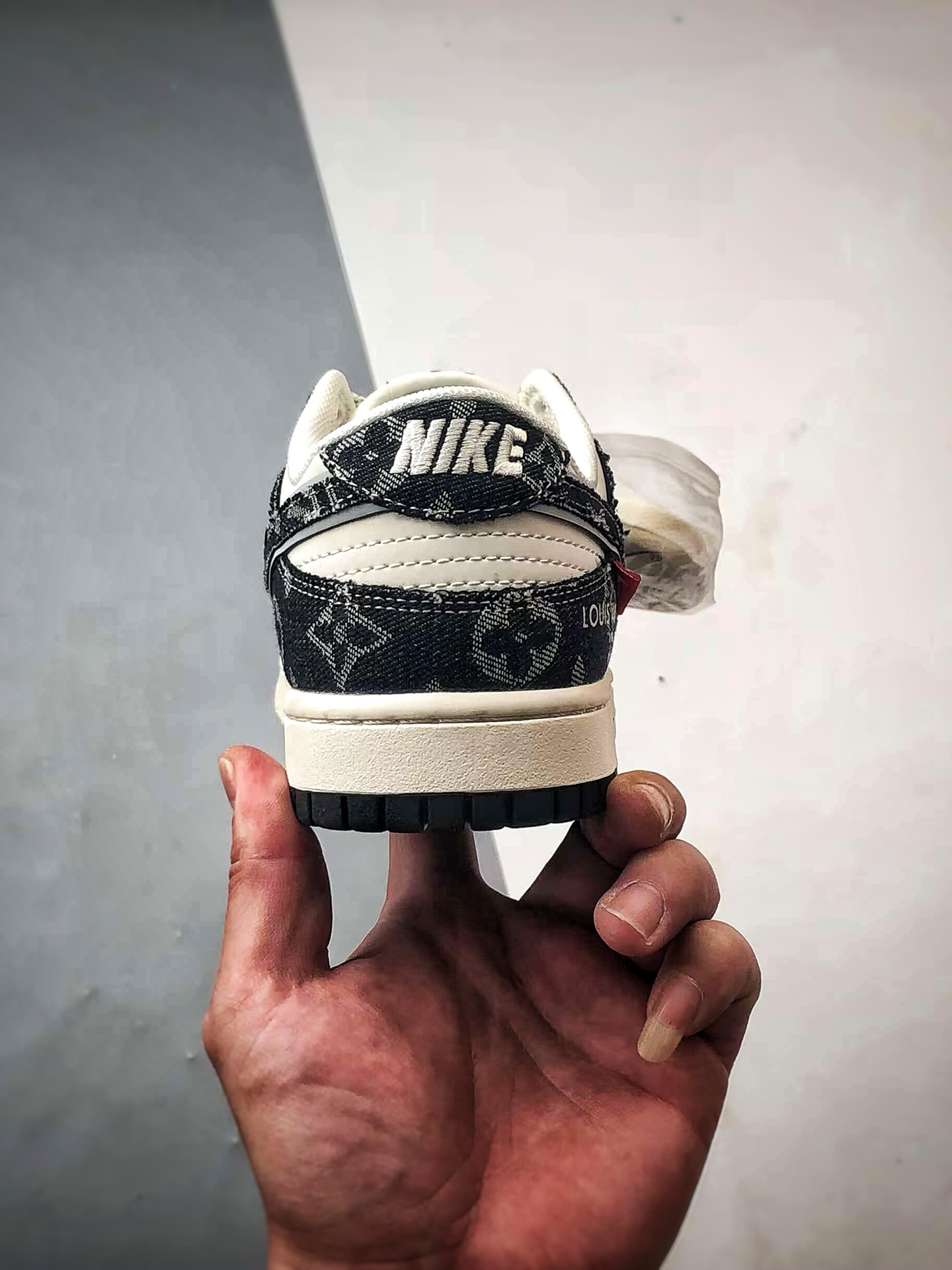 NK Dunk Low Retro ”DIY高端定制” LV印花白黑牛仔布 低帮休闲运动板鞋 YX5066-351-莆田鞋,莆田鞋货源,高仿鞋,高仿鞋货源,安福档口,莆田高仿鞋,莆田鞋批发,高仿鞋批发,莆田高仿运动鞋,高仿运动鞋,莆田运动鞋 NK Dunk Low Retro ”DIY高端定制” LV印花白黑牛仔布 低帮休闲运动板鞋 YX5066-351