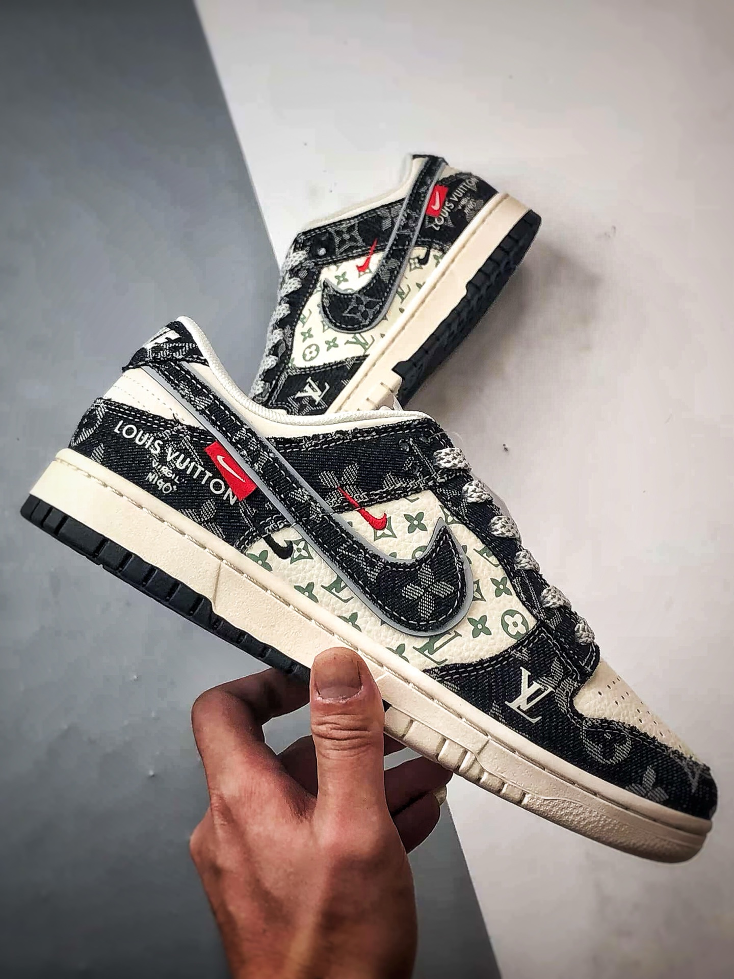 NK Dunk Low Retro ”DIY高端定制” LV印花白黑牛仔布 低帮休闲运动板鞋 YX5066-351-莆田鞋,莆田鞋货源,高仿鞋,高仿鞋货源,安福档口,莆田高仿鞋,莆田鞋批发,高仿鞋批发,莆田高仿运动鞋,高仿运动鞋,莆田运动鞋 NK Dunk Low Retro ”DIY高端定制” LV印花白黑牛仔布 低帮休闲运动板鞋 YX5066-351