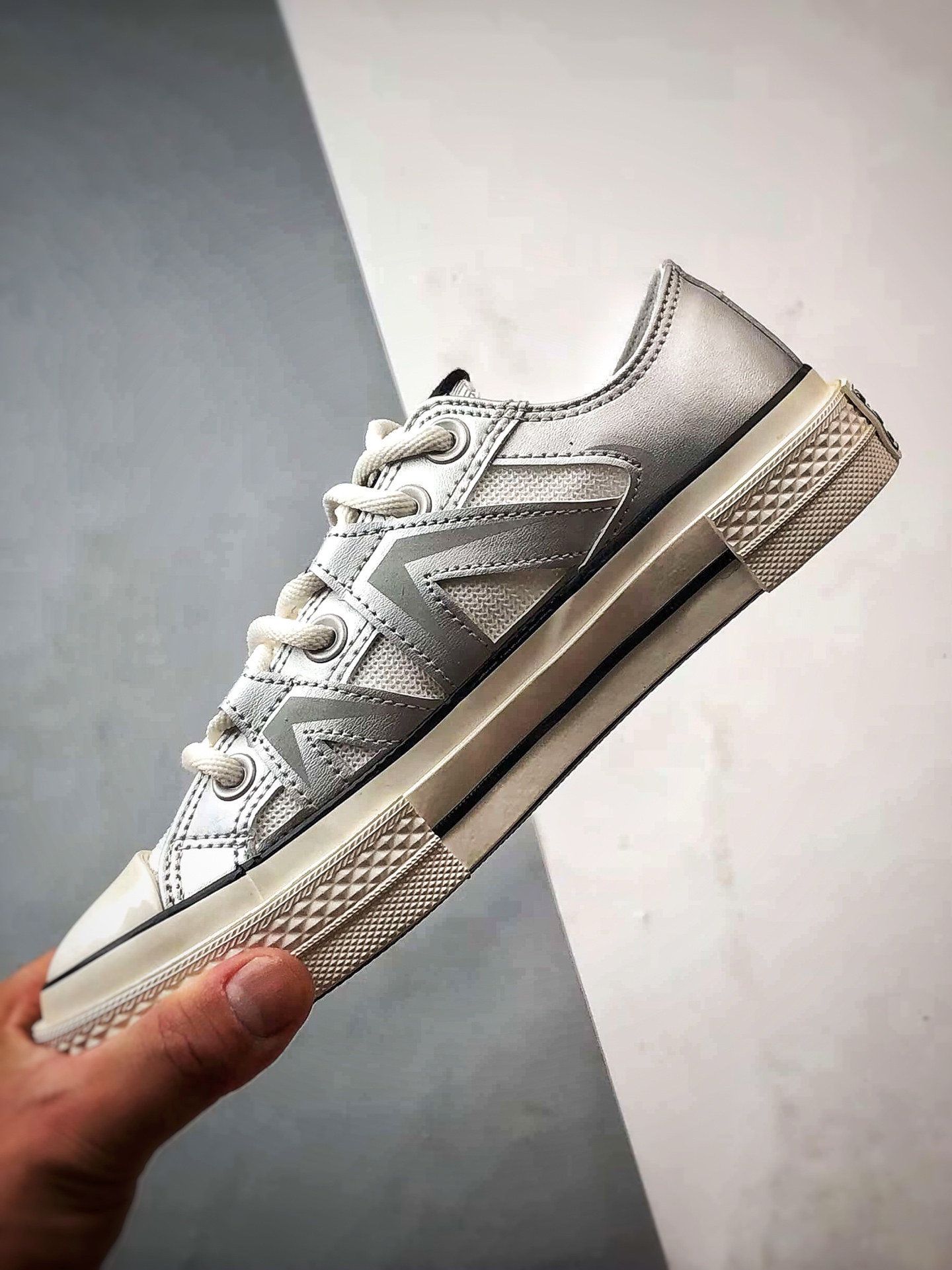 Converse Chuck 1970s 未来银 匡威官方新款 百搭舒适低帮板鞋 A15188C-莆田鞋,莆田鞋货源,高仿鞋,高仿鞋货源,安福档口,莆田高仿鞋,莆田鞋批发,高仿鞋批发,莆田高仿运动鞋,高仿运动鞋,莆田运动鞋 Converse Chuck 1970s 未来银 匡威官方新款 百搭舒适低帮板鞋 A15188C