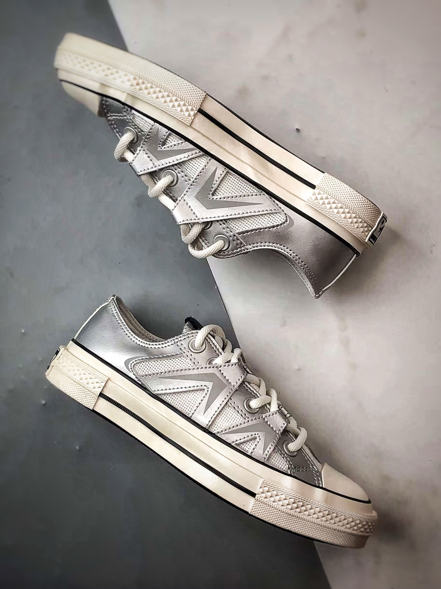 Converse Chuck 1970s 未来银 匡威官方新款 百搭舒适低帮板鞋 A15188C-莆田鞋,莆田鞋货源,高仿鞋,高仿鞋货源,安福档口,莆田高仿鞋,莆田鞋批发,高仿鞋批发,莆田高仿运动鞋,高仿运动鞋,莆田运动鞋 Converse Chuck 1970s 未来银 匡威官方新款 百搭舒适低帮板鞋 A15188C