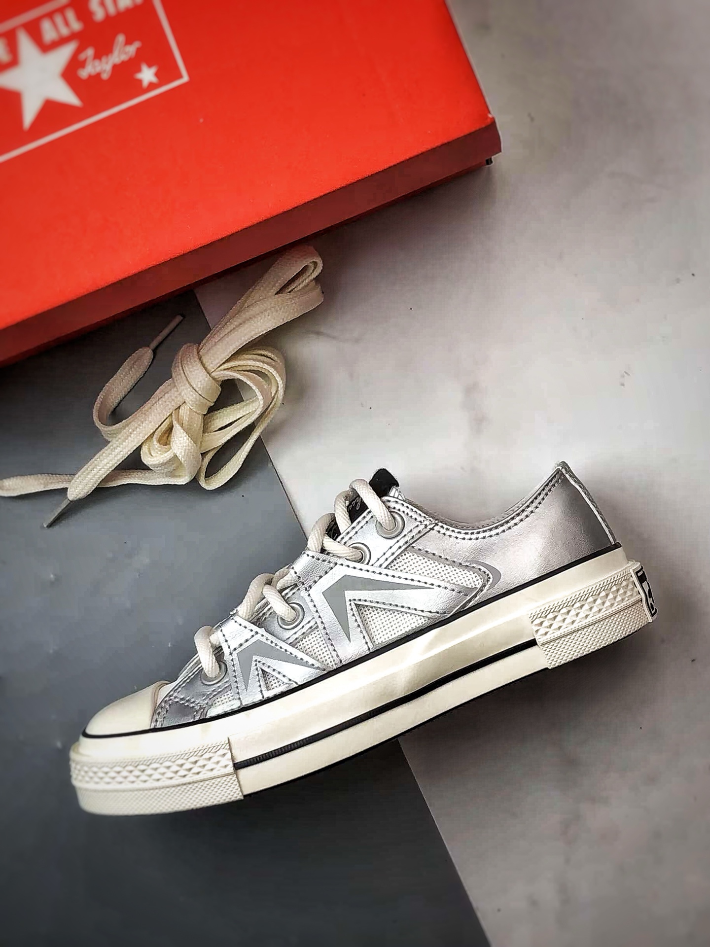 Converse Chuck 1970s 未来银 匡威官方新款 百搭舒适低帮板鞋 A15188C-莆田鞋,莆田鞋货源,高仿鞋,高仿鞋货源,安福档口,莆田高仿鞋,莆田鞋批发,高仿鞋批发,莆田高仿运动鞋,高仿运动鞋,莆田运动鞋 Converse Chuck 1970s 未来银 匡威官方新款 百搭舒适低帮板鞋 A15188C