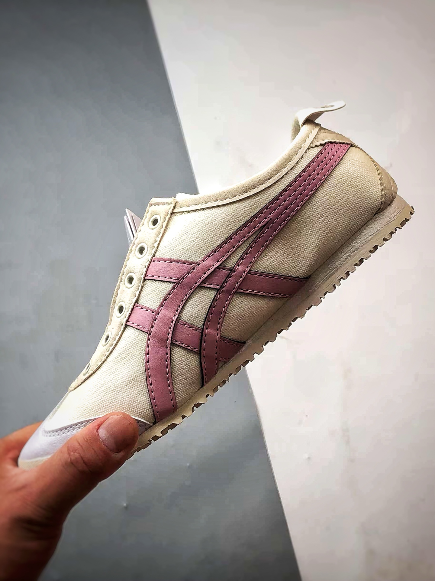 Asics 鬼冢虎 Mexico 66 帆布米白粉 1183A360-205-莆田鞋,莆田鞋货源,高仿鞋,高仿鞋货源,安福档口,莆田高仿鞋,莆田鞋批发,高仿鞋批发,莆田高仿运动鞋,高仿运动鞋,莆田运动鞋 Asics 鬼冢虎 Mexico 66 帆布米白粉 1183A360-205