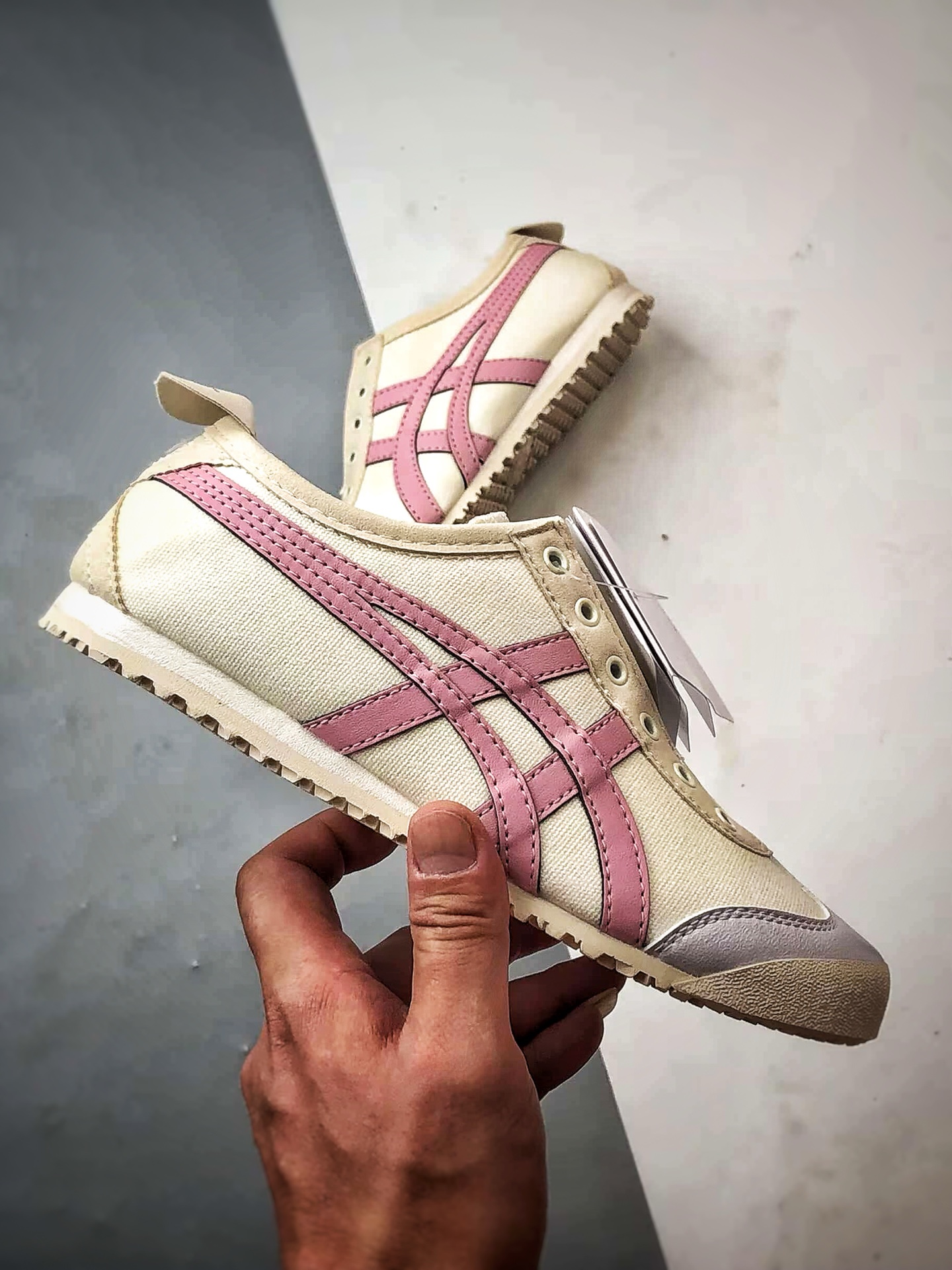 Asics 鬼冢虎 Mexico 66 帆布米白粉 1183A360-205-莆田鞋,莆田鞋货源,高仿鞋,高仿鞋货源,安福档口,莆田高仿鞋,莆田鞋批发,高仿鞋批发,莆田高仿运动鞋,高仿运动鞋,莆田运动鞋 Asics 鬼冢虎 Mexico 66 帆布米白粉 1183A360-205