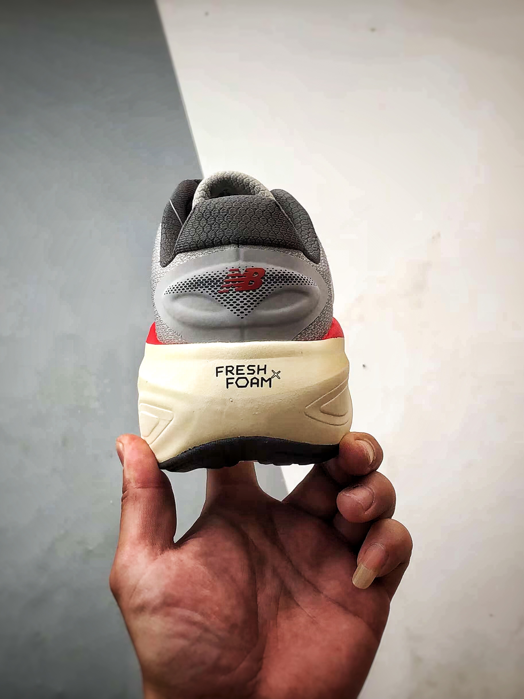 New Balance Fresh Foam X More v6 灰红 厚底网布织物减震舒适越野跑步鞋 MMORXD6-莆田鞋,莆田鞋货源,高仿鞋,高仿鞋货源,安福档口,莆田高仿鞋,莆田鞋批发,高仿鞋批发,莆田高仿运动鞋,高仿运动鞋,莆田运动鞋 New Balance Fresh Foam X More v6 灰红 厚底网布织物减震舒适越野跑步鞋 MMORXD6