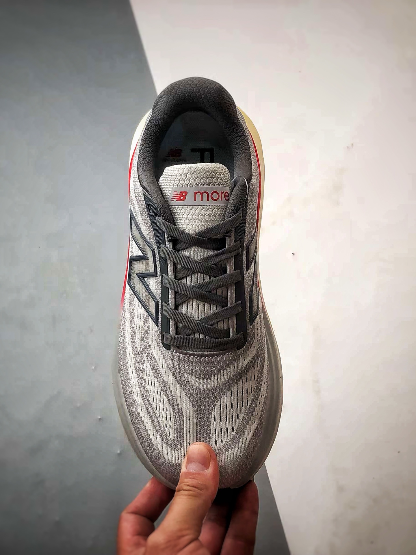 New Balance Fresh Foam X More v6 灰红 厚底网布织物减震舒适越野跑步鞋 MMORXD6-莆田鞋,莆田鞋货源,高仿鞋,高仿鞋货源,安福档口,莆田高仿鞋,莆田鞋批发,高仿鞋批发,莆田高仿运动鞋,高仿运动鞋,莆田运动鞋 New Balance Fresh Foam X More v6 灰红 厚底网布织物减震舒适越野跑步鞋 MMORXD6