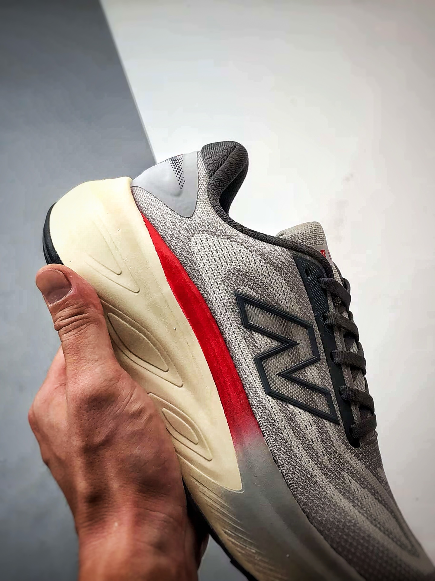 New Balance Fresh Foam X More v6 灰红 厚底网布织物减震舒适越野跑步鞋 MMORXD6-莆田鞋,莆田鞋货源,高仿鞋,高仿鞋货源,安福档口,莆田高仿鞋,莆田鞋批发,高仿鞋批发,莆田高仿运动鞋,高仿运动鞋,莆田运动鞋 New Balance Fresh Foam X More v6 灰红 厚底网布织物减震舒适越野跑步鞋 MMORXD6