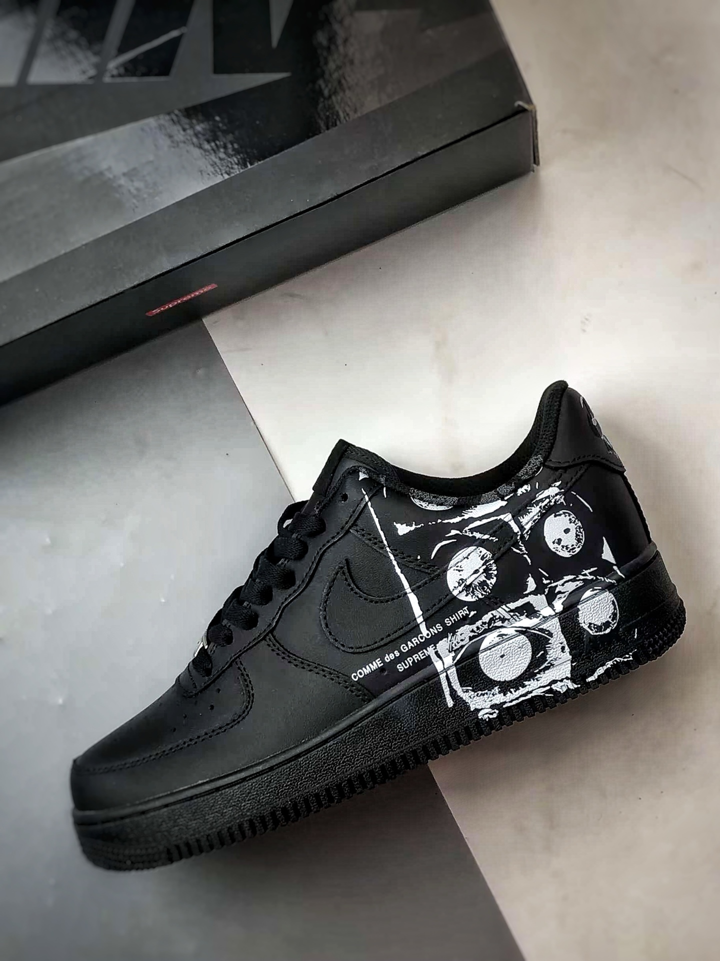 CDG x Sup x Air Force 1 Low 黑白 923044-101-莆田鞋,莆田鞋货源,高仿鞋,高仿鞋货源,安福档口,莆田高仿鞋,莆田鞋批发,高仿鞋批发,莆田高仿运动鞋,高仿运动鞋,莆田运动鞋 CDG x Sup x Air Force 1 Low 黑白 923044-101