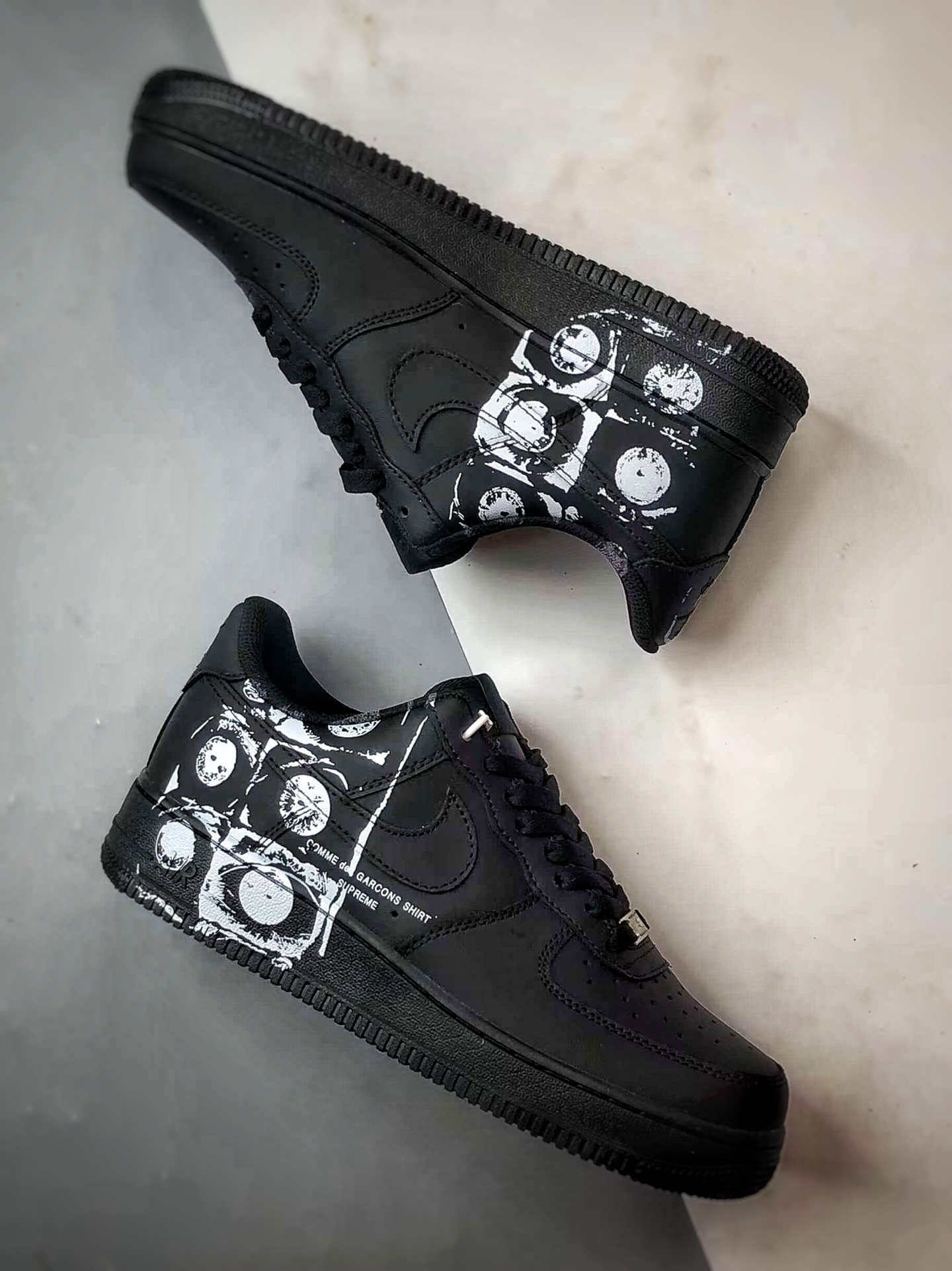CDG x Sup x Air Force 1 Low 黑白 923044-101-莆田鞋,莆田鞋货源,高仿鞋,高仿鞋货源,安福档口,莆田高仿鞋,莆田鞋批发,高仿鞋批发,莆田高仿运动鞋,高仿运动鞋,莆田运动鞋 CDG x Sup x Air Force 1 Low 黑白 923044-101