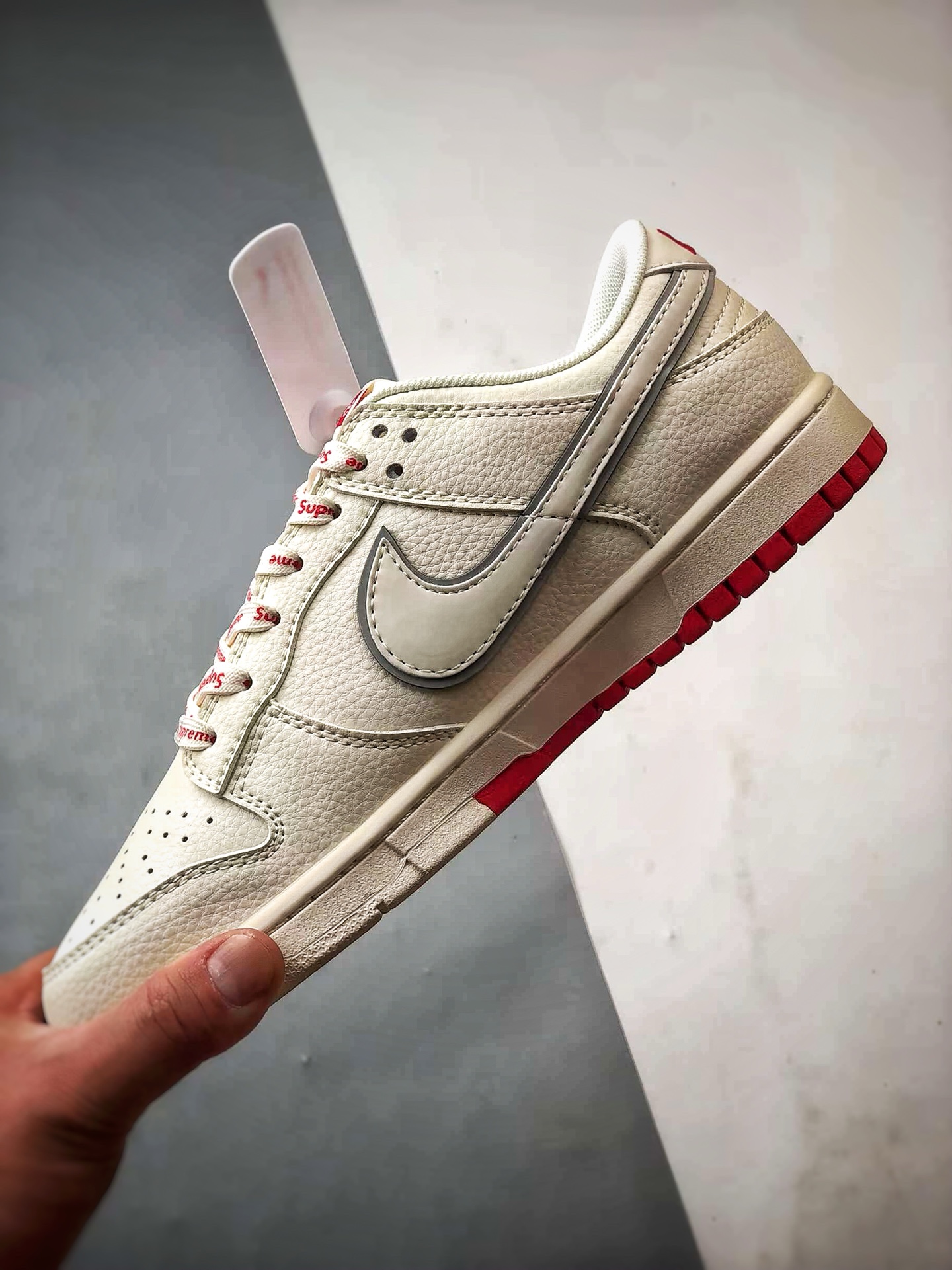 NK Dunk Low Retro ”DIY高端定制” Sup米白红字 低帮休闲运动板鞋 XX3168-191-莆田鞋,莆田鞋货源,高仿鞋,高仿鞋货源,安福档口,莆田高仿鞋,莆田鞋批发,高仿鞋批发,莆田高仿运动鞋,高仿运动鞋,莆田运动鞋 NK Dunk Low Retro ”DIY高端定制” Sup米白红字 低帮休闲运动板鞋 XX3168-191