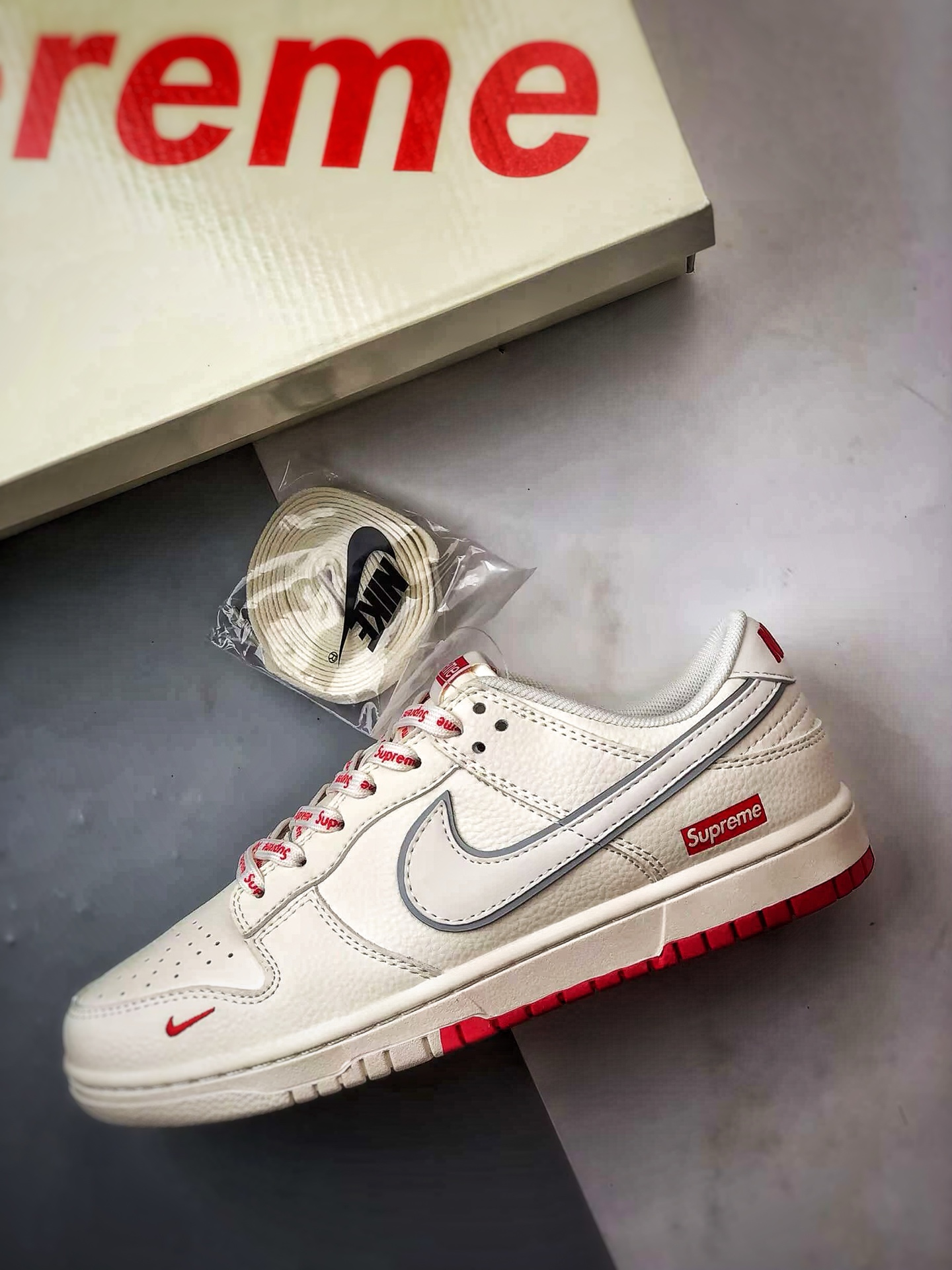 NK Dunk Low Retro ”DIY高端定制” Sup米白红字 低帮休闲运动板鞋 XX3168-191-莆田鞋,莆田鞋货源,高仿鞋,高仿鞋货源,安福档口,莆田高仿鞋,莆田鞋批发,高仿鞋批发,莆田高仿运动鞋,高仿运动鞋,莆田运动鞋 NK Dunk Low Retro ”DIY高端定制” Sup米白红字 低帮休闲运动板鞋 XX3168-191