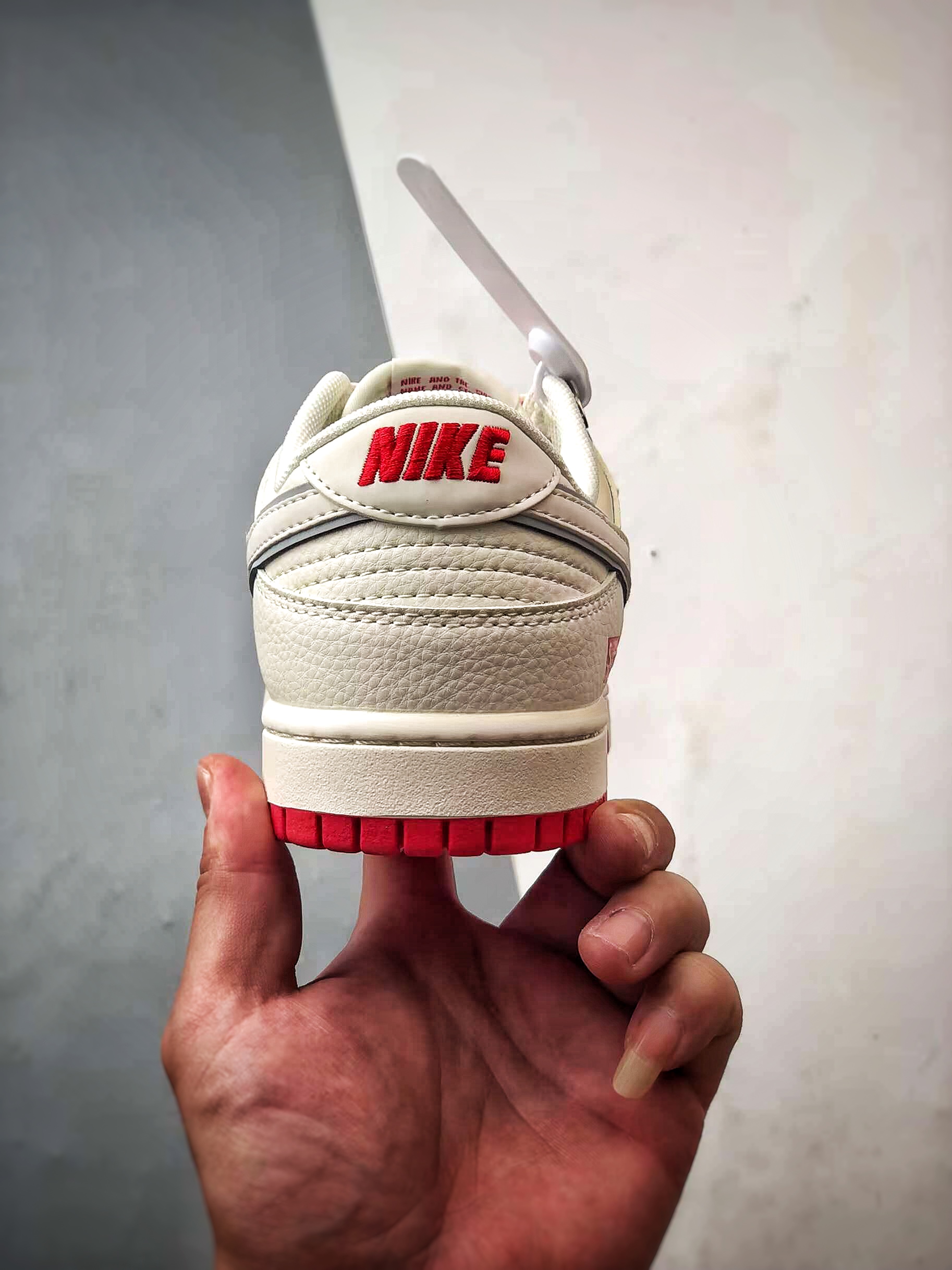 NK Dunk Low Retro ”DIY高端定制” Sup米白红字 低帮休闲运动板鞋 XX3168-191-莆田鞋,莆田鞋货源,高仿鞋,高仿鞋货源,安福档口,莆田高仿鞋,莆田鞋批发,高仿鞋批发,莆田高仿运动鞋,高仿运动鞋,莆田运动鞋 NK Dunk Low Retro ”DIY高端定制” Sup米白红字 低帮休闲运动板鞋 XX3168-191