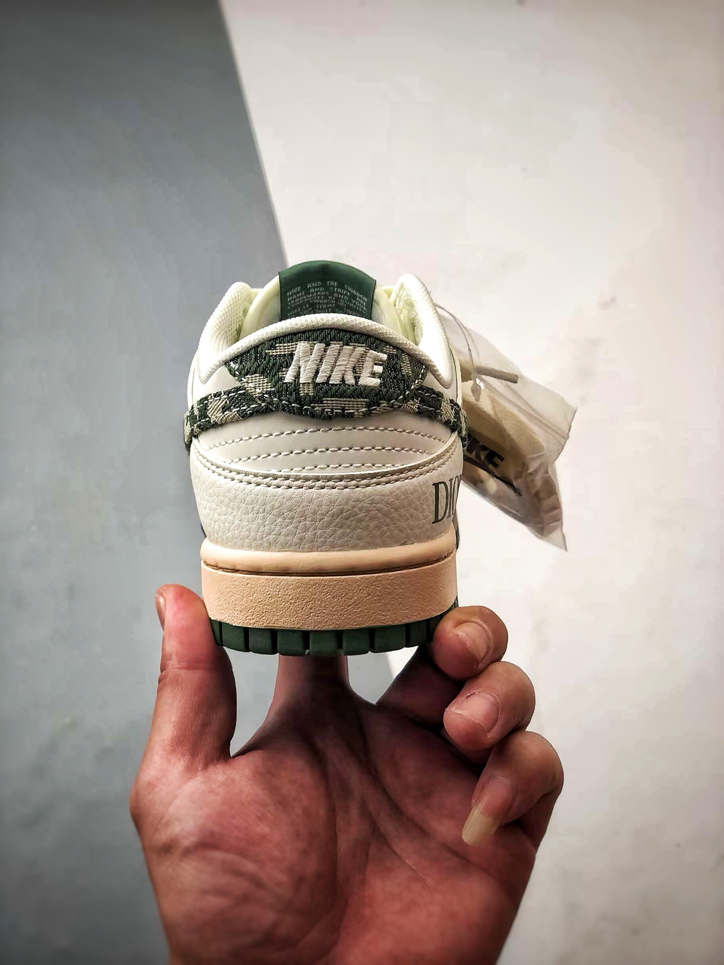 NK Dunk Low Retro ”DIY高端定制” 迪奥米白绿牛仔花纹 低帮休闲运动板鞋 FC1688-226-莆田鞋,莆田鞋货源,高仿鞋,高仿鞋货源,安福档口,莆田高仿鞋,莆田鞋批发,高仿鞋批发,莆田高仿运动鞋,高仿运动鞋,莆田运动鞋 NK Dunk Low Retro ”DIY高端定制” 迪奥米白绿牛仔花纹 低帮休闲运动板鞋 FC1688-226