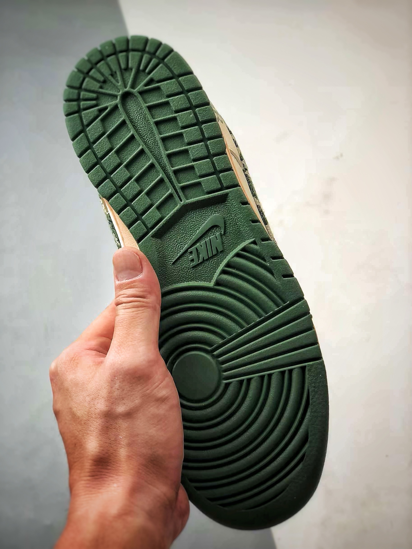 NK Dunk Low Retro ”DIY高端定制” 迪奥米白绿牛仔花纹 低帮休闲运动板鞋 FC1688-226-莆田鞋,莆田鞋货源,高仿鞋,高仿鞋货源,安福档口,莆田高仿鞋,莆田鞋批发,高仿鞋批发,莆田高仿运动鞋,高仿运动鞋,莆田运动鞋 NK Dunk Low Retro ”DIY高端定制” 迪奥米白绿牛仔花纹 低帮休闲运动板鞋 FC1688-226