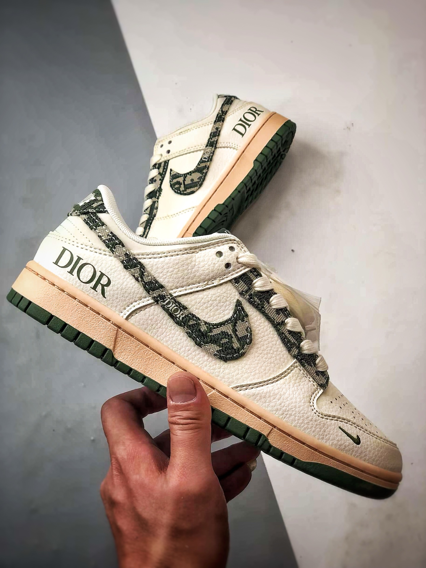 NK Dunk Low Retro ”DIY高端定制” 迪奥米白绿牛仔花纹 低帮休闲运动板鞋 FC1688-226-莆田鞋,莆田鞋货源,高仿鞋,高仿鞋货源,安福档口,莆田高仿鞋,莆田鞋批发,高仿鞋批发,莆田高仿运动鞋,高仿运动鞋,莆田运动鞋 NK Dunk Low Retro ”DIY高端定制” 迪奥米白绿牛仔花纹 低帮休闲运动板鞋 FC1688-226