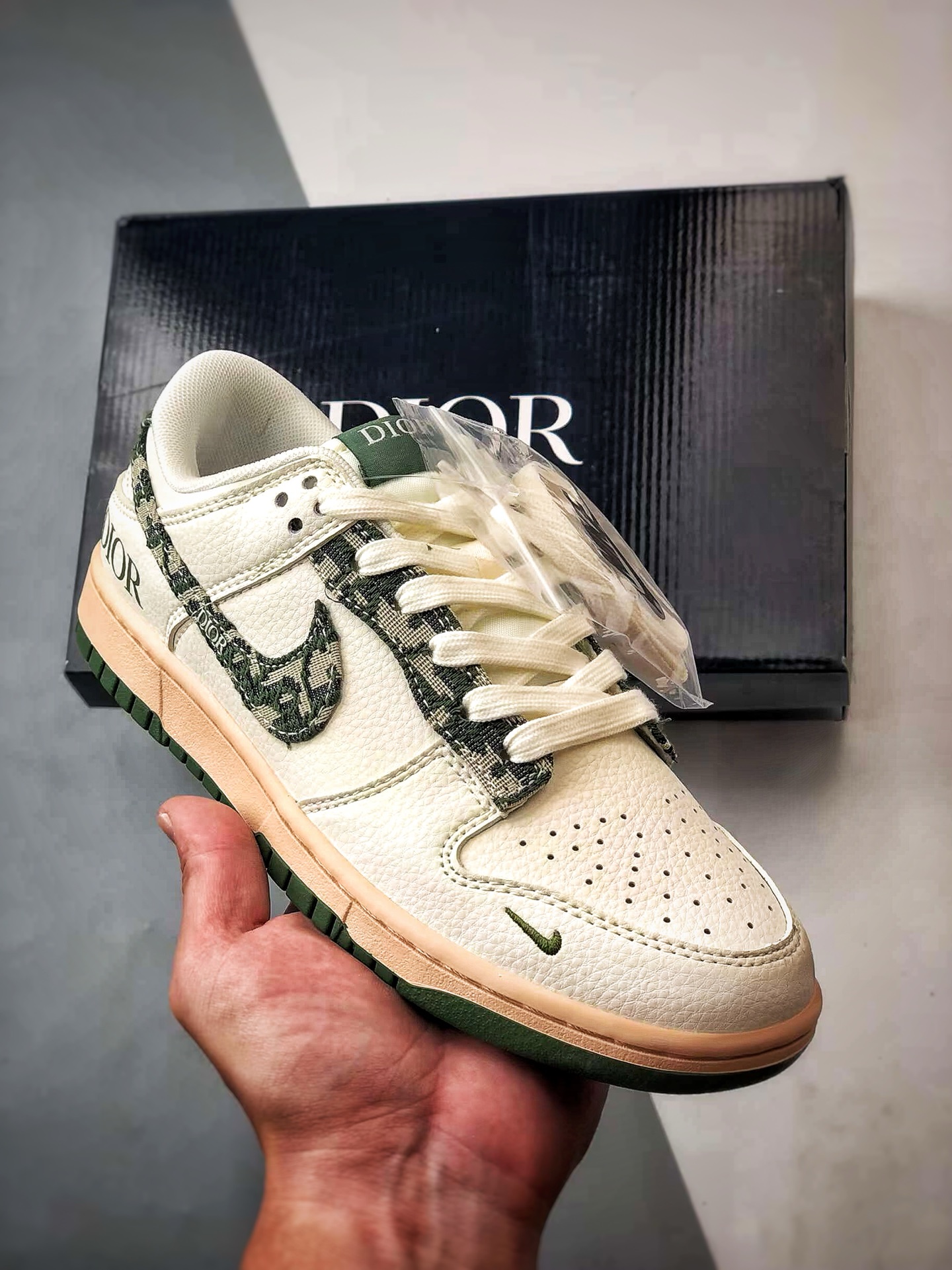NK Dunk Low Retro ”DIY高端定制” 迪奥米白绿牛仔花纹 低帮休闲运动板鞋 FC1688-226 NK Dunk Low Retro ”DIY高端定制” 迪奥米白绿牛仔花纹 低帮休闲运动板鞋 FC1688-226