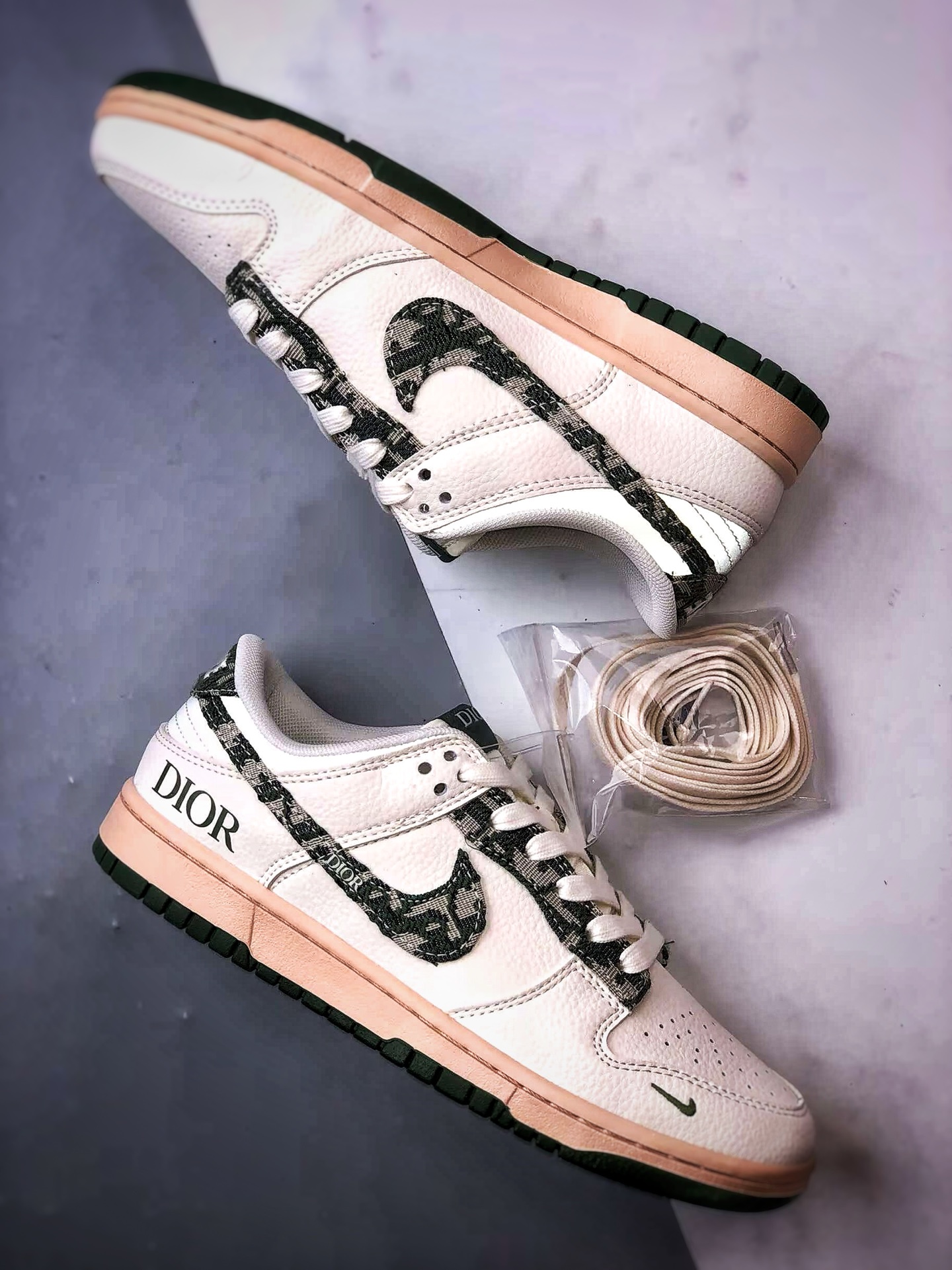 NK Dunk Low Retro ”DIY高端定制” 迪奥米白绿牛仔花纹 低帮休闲运动板鞋 FC1688-226-莆田鞋,莆田鞋货源,高仿鞋,高仿鞋货源,安福档口,莆田高仿鞋,莆田鞋批发,高仿鞋批发,莆田高仿运动鞋,高仿运动鞋,莆田运动鞋 NK Dunk Low Retro ”DIY高端定制” 迪奥米白绿牛仔花纹 低帮休闲运动板鞋 FC1688-226