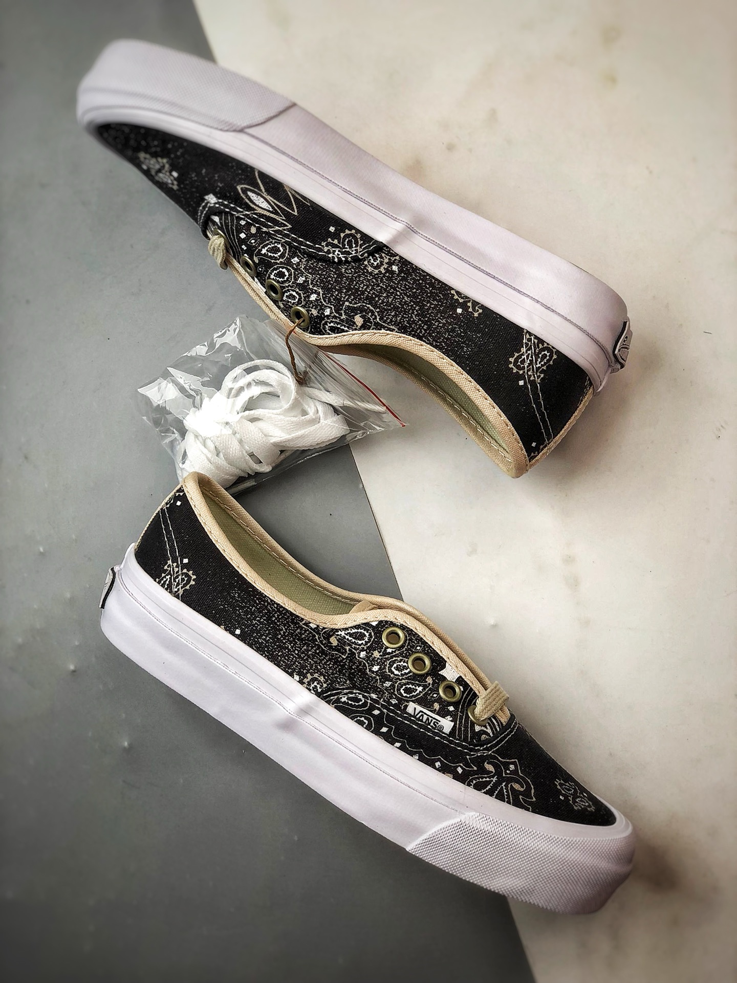 Vans Authentic 44 腰果花 VN000D5KESB1-莆田鞋,莆田鞋货源,高仿鞋,高仿鞋货源,安福档口,莆田高仿鞋,莆田鞋批发,高仿鞋批发,莆田高仿运动鞋,高仿运动鞋,莆田运动鞋 Vans Authentic 44 腰果花 VN000D5KESB1