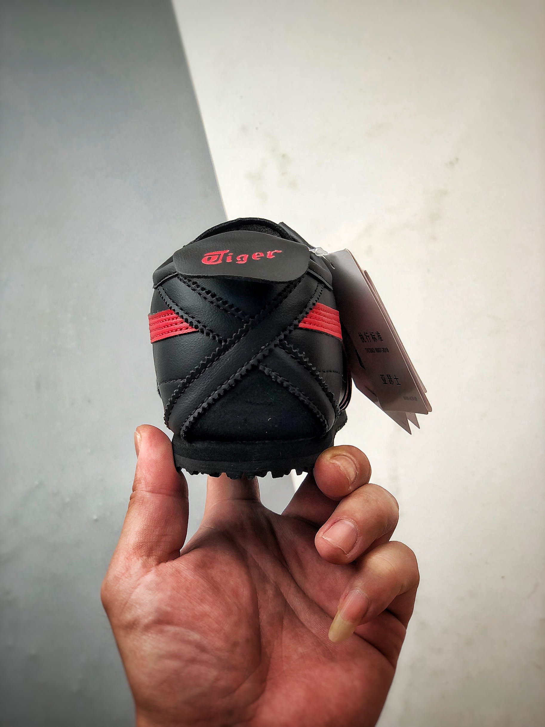 Asics 鬼冢虎 Mexico 66 黑红 1183C102-004-莆田鞋,莆田鞋货源,高仿鞋,高仿鞋货源,安福档口,莆田高仿鞋,莆田鞋批发,高仿鞋批发,莆田高仿运动鞋,高仿运动鞋,莆田运动鞋 Asics 鬼冢虎 Mexico 66 黑红 1183C102-004