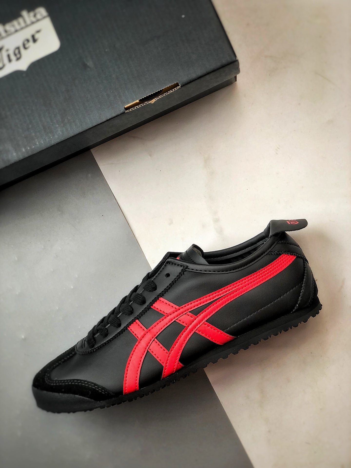 Asics 鬼冢虎 Mexico 66 黑红 1183C102-004-莆田鞋,莆田鞋货源,高仿鞋,高仿鞋货源,安福档口,莆田高仿鞋,莆田鞋批发,高仿鞋批发,莆田高仿运动鞋,高仿运动鞋,莆田运动鞋 Asics 鬼冢虎 Mexico 66 黑红 1183C102-004