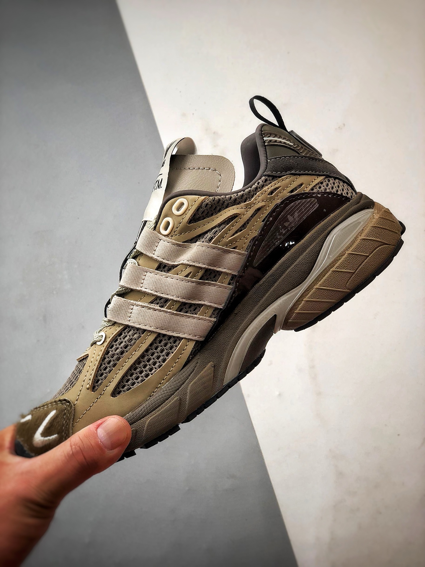 SFTM x AD Originals Adistar Cushion 棕色 复古前卫科技休闲运动老爹鞋 JR8044-莆田鞋,莆田鞋货源,高仿鞋,高仿鞋货源,安福档口,莆田高仿鞋,莆田鞋批发,高仿鞋批发,莆田高仿运动鞋,高仿运动鞋,莆田运动鞋 SFTM x AD Originals Adistar Cushion 棕色 复古前卫科技休闲运动老爹鞋 JR8044