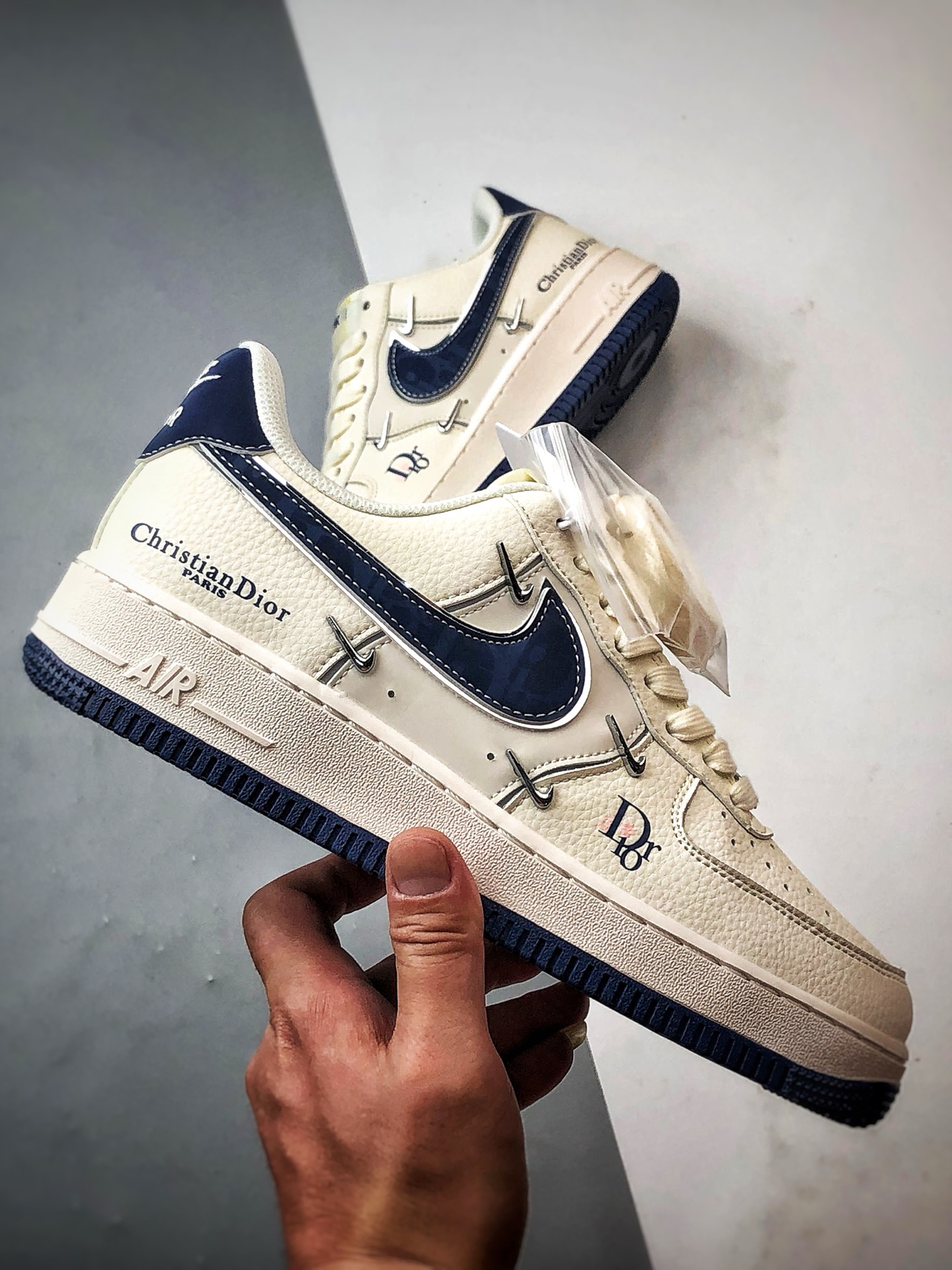 Dior x Air Force 1 Low 四小钩米白蓝 XS2869-001-Chinese UA Cheap High Quatity Brand Clothes Bags handbags Sneakers wholesale wholesaler seller from China Factory suppliers Fashion Clothing Shoes best Quality Beautiful Price Dior x Air Force 1 Low 四小钩米白蓝 XS2869-001